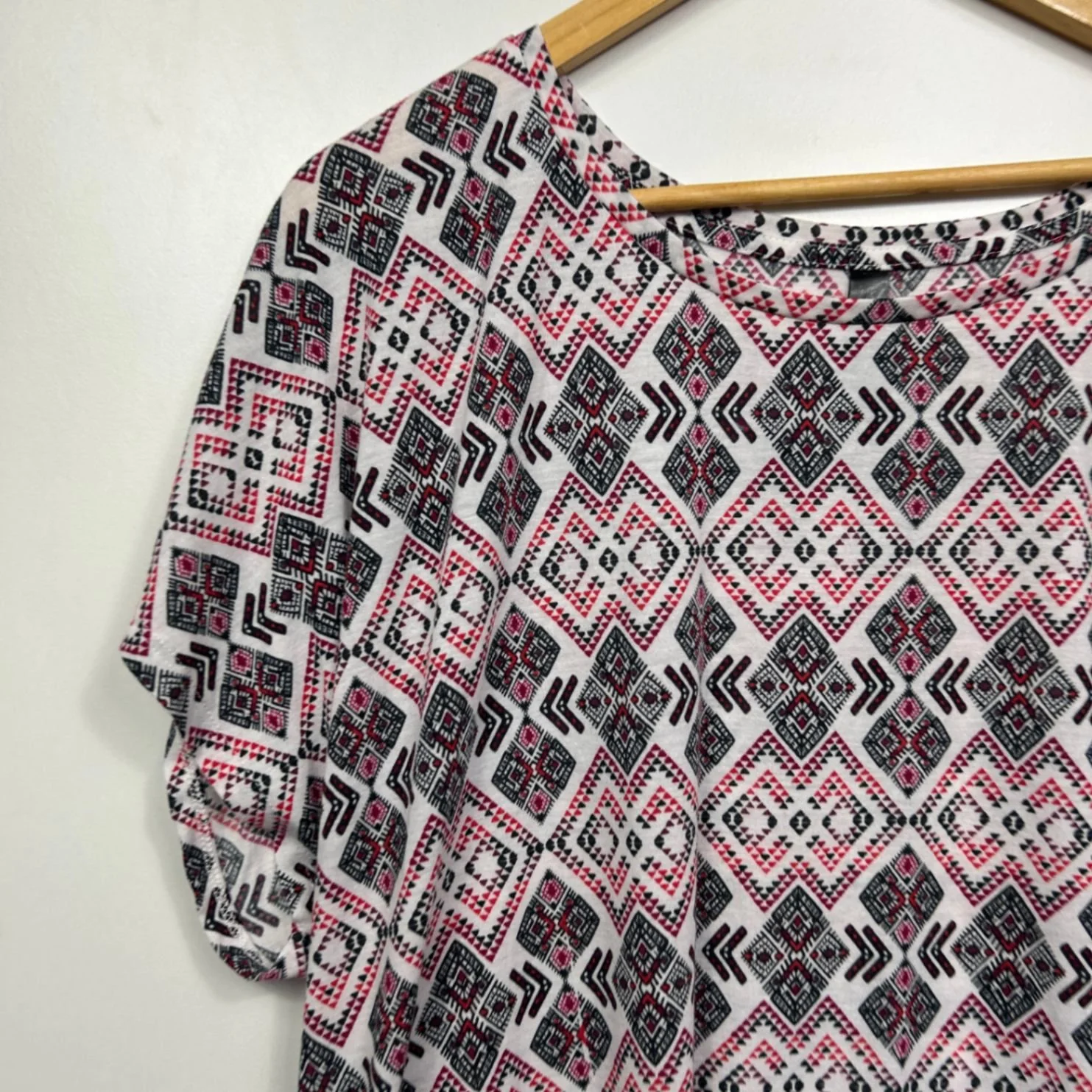 edited Top Pink Black Short Sleeve Blouse Size Plus 20 - Image 3