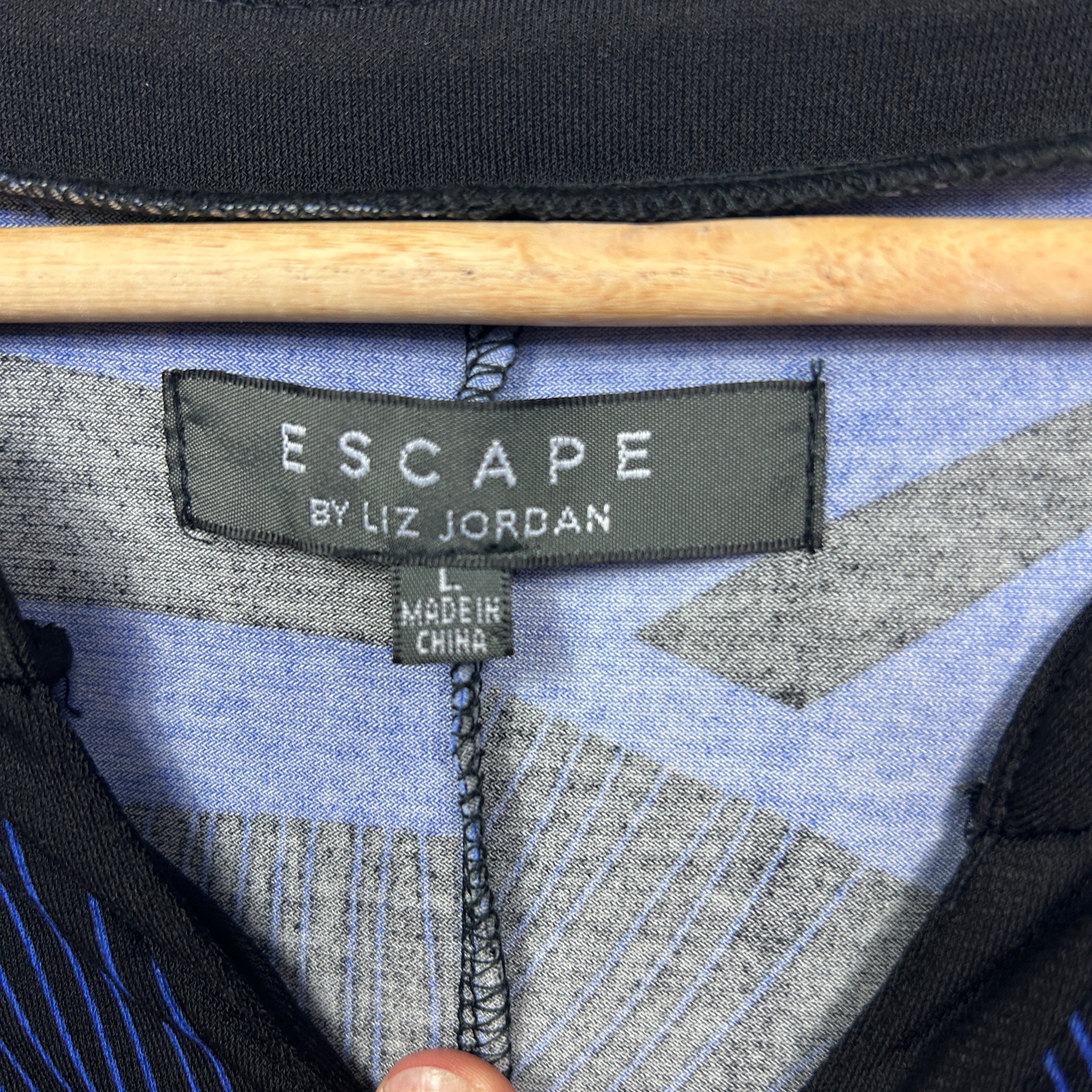 Escape by Liz Jordan Blue and Black Abstract Print Short Sleeve Top - Size L - Image 3
