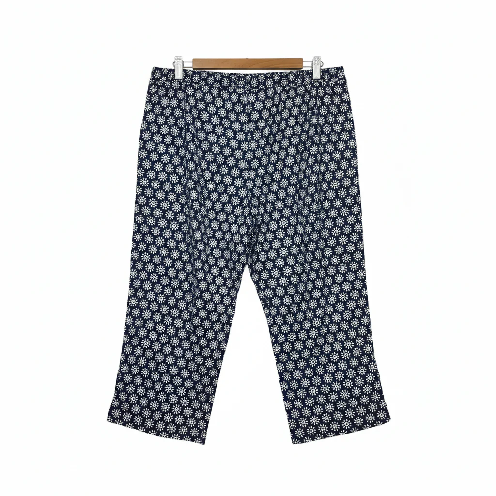 Established Navy and White Patterned Cropped Pants - Size 16 - Image 2
