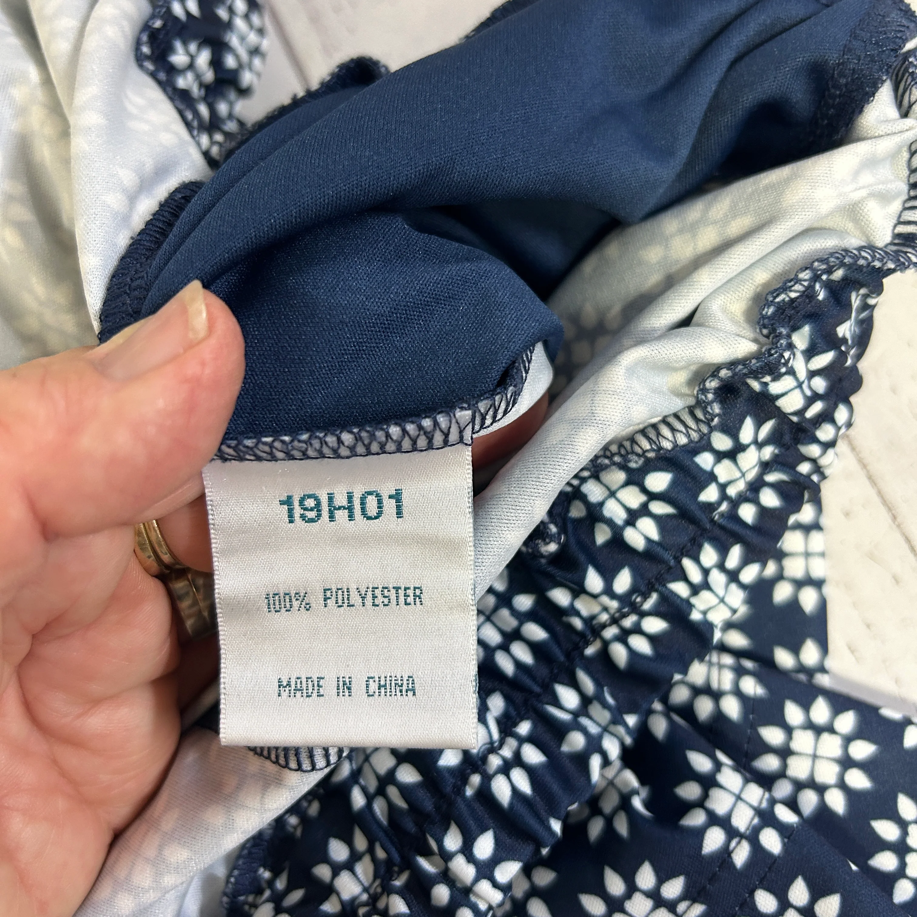 Established Navy and White Patterned Cropped Pants - Size 16 - Image 4