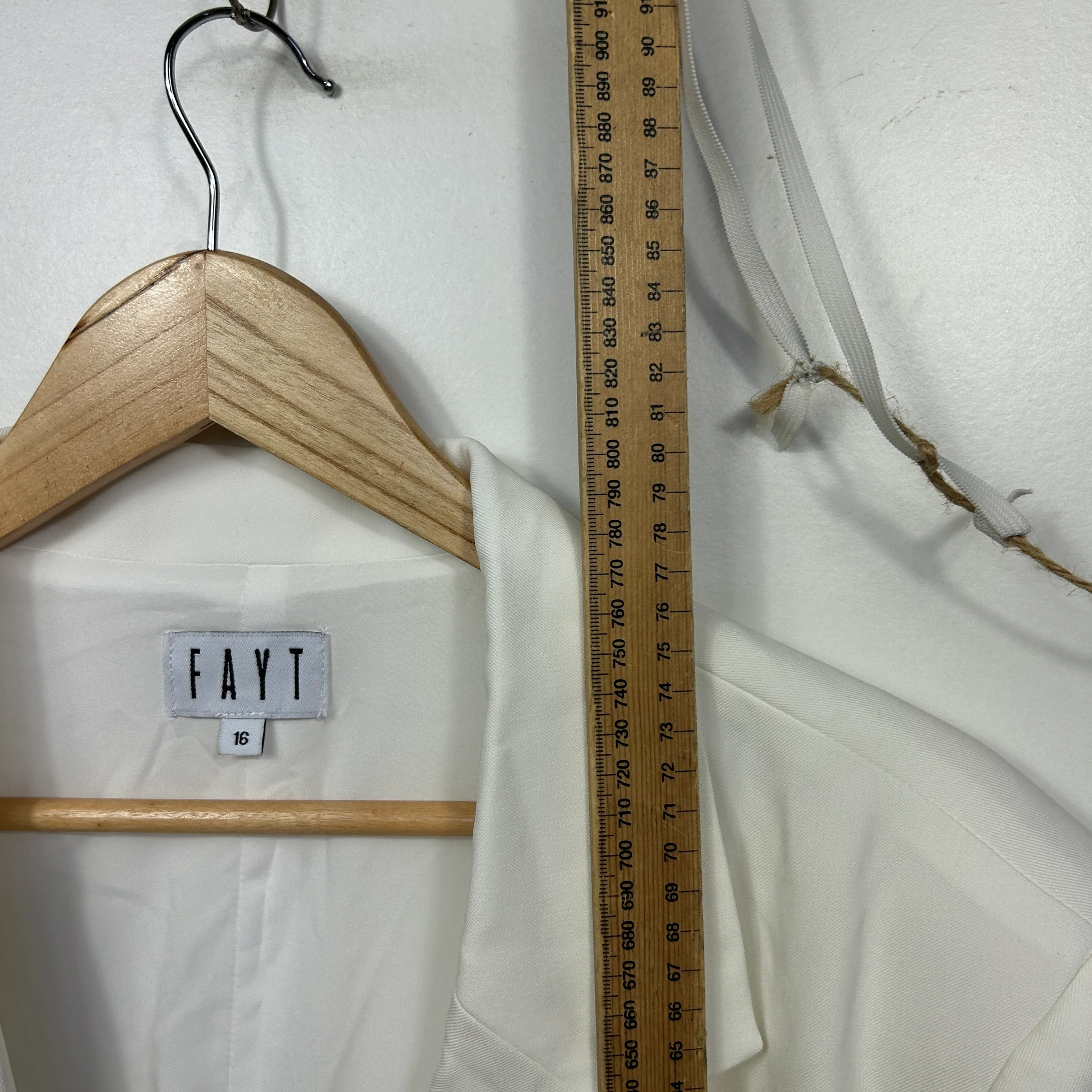 FAYT White Blazer - Size 16 - Image 6