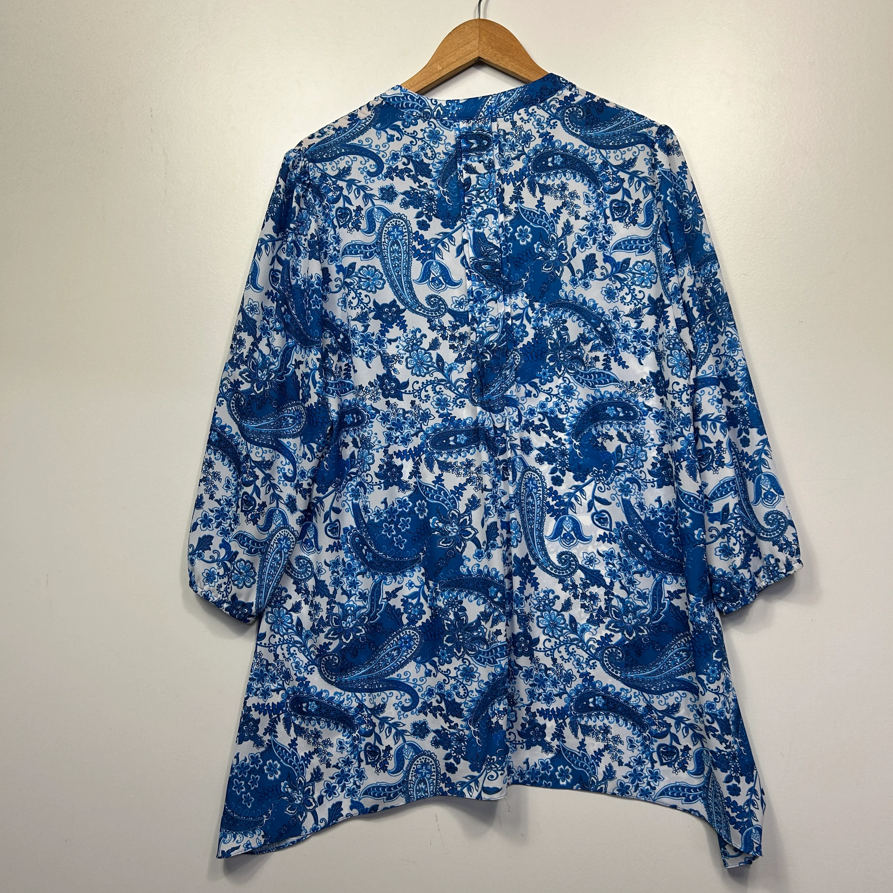 Fella Hamilton Blue Patterned Top - Size 18 - Image 3