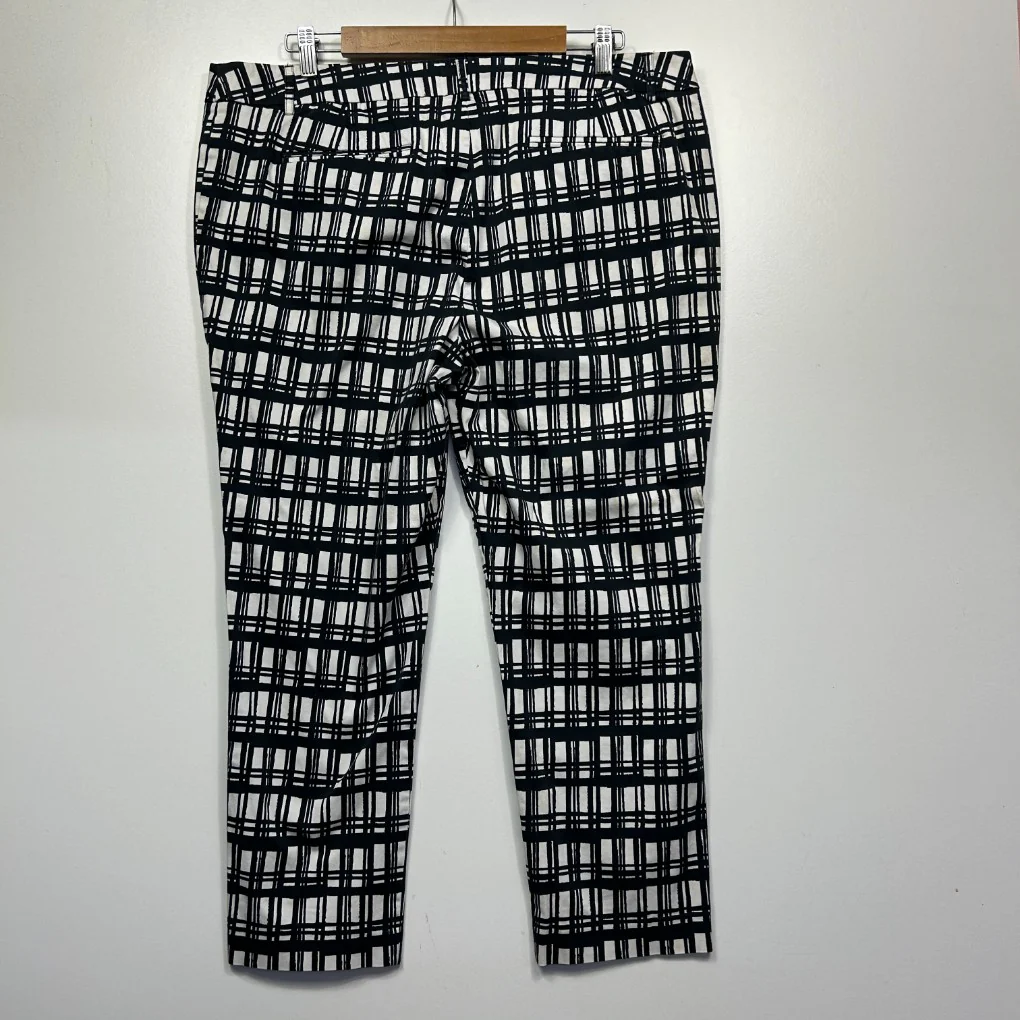 Jacqui E Black White Pants - Size 18 - Image 2