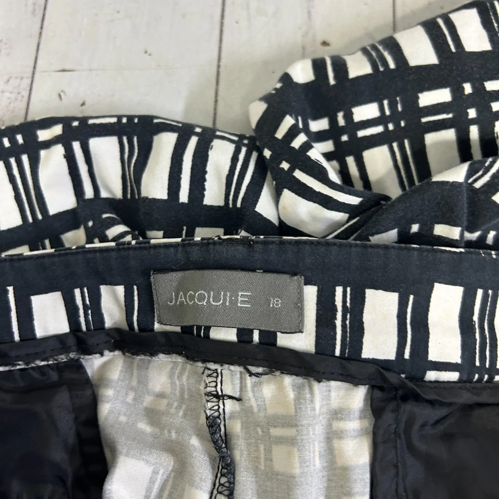 Jacqui E Black White Pants - Size 18 - Image 3