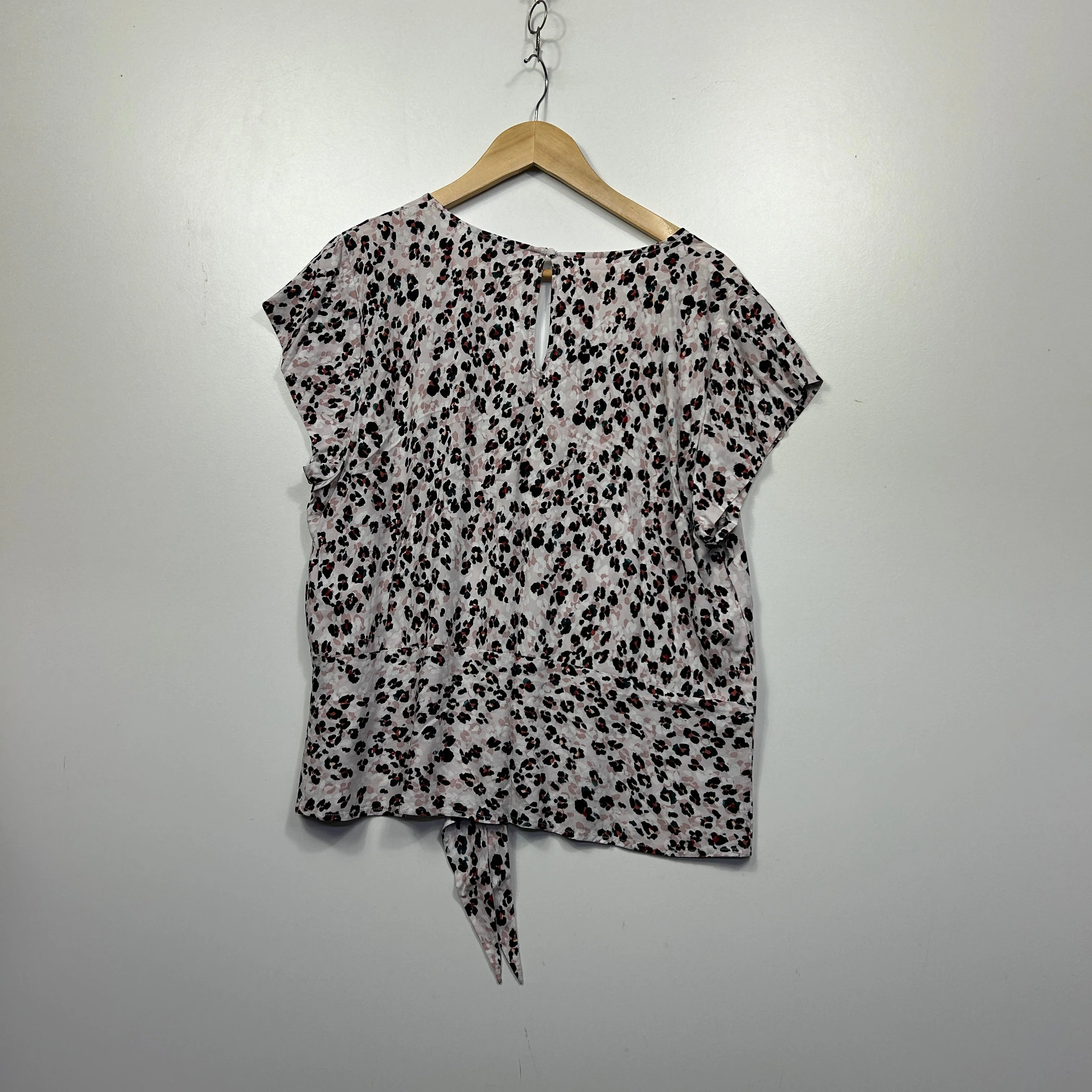 Jacqui E Pink Black and Grey Leopard Print Top - Size 18 - Image 2
