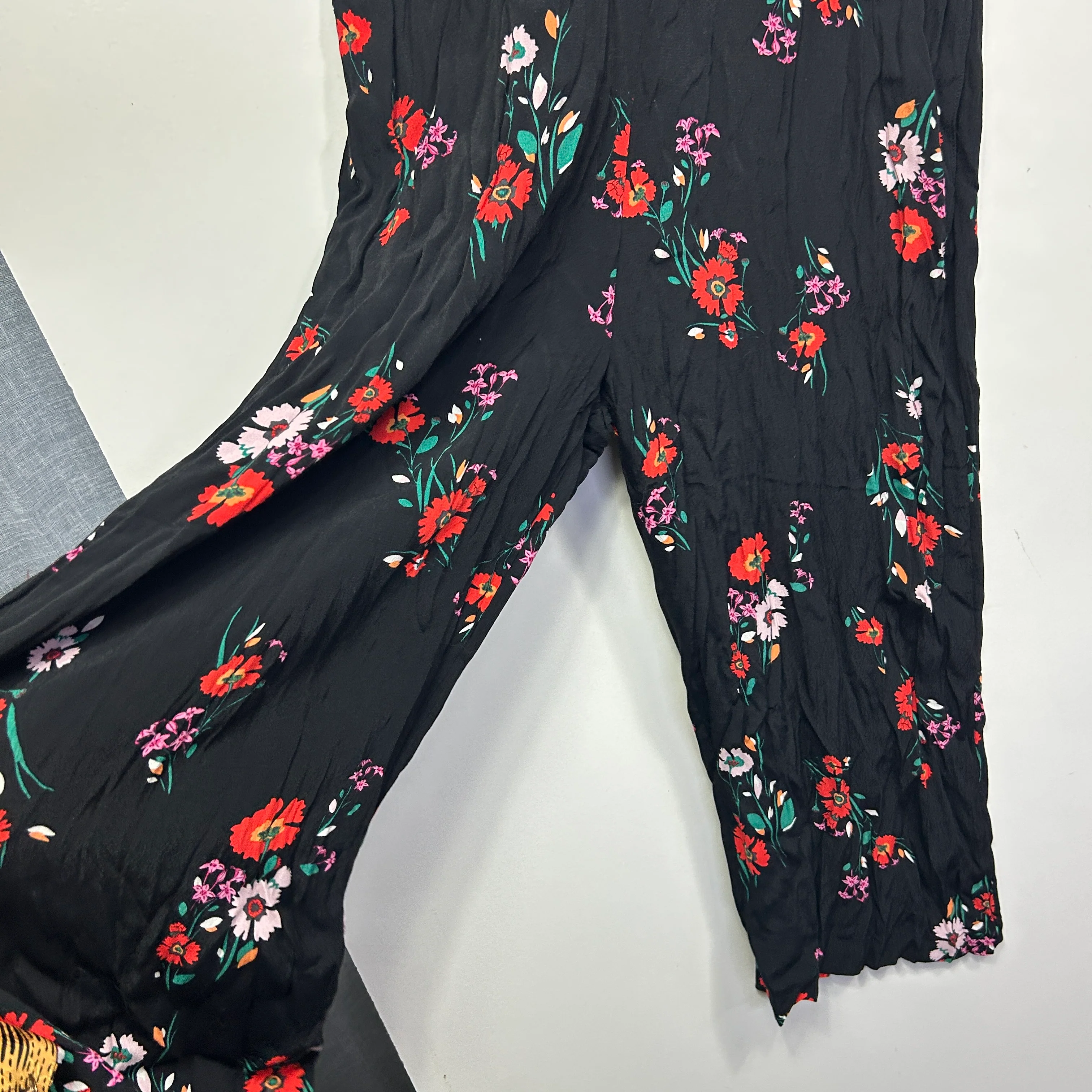 Jeanswest Black Floral Print Jumpsuit - Size 14 - Image 3