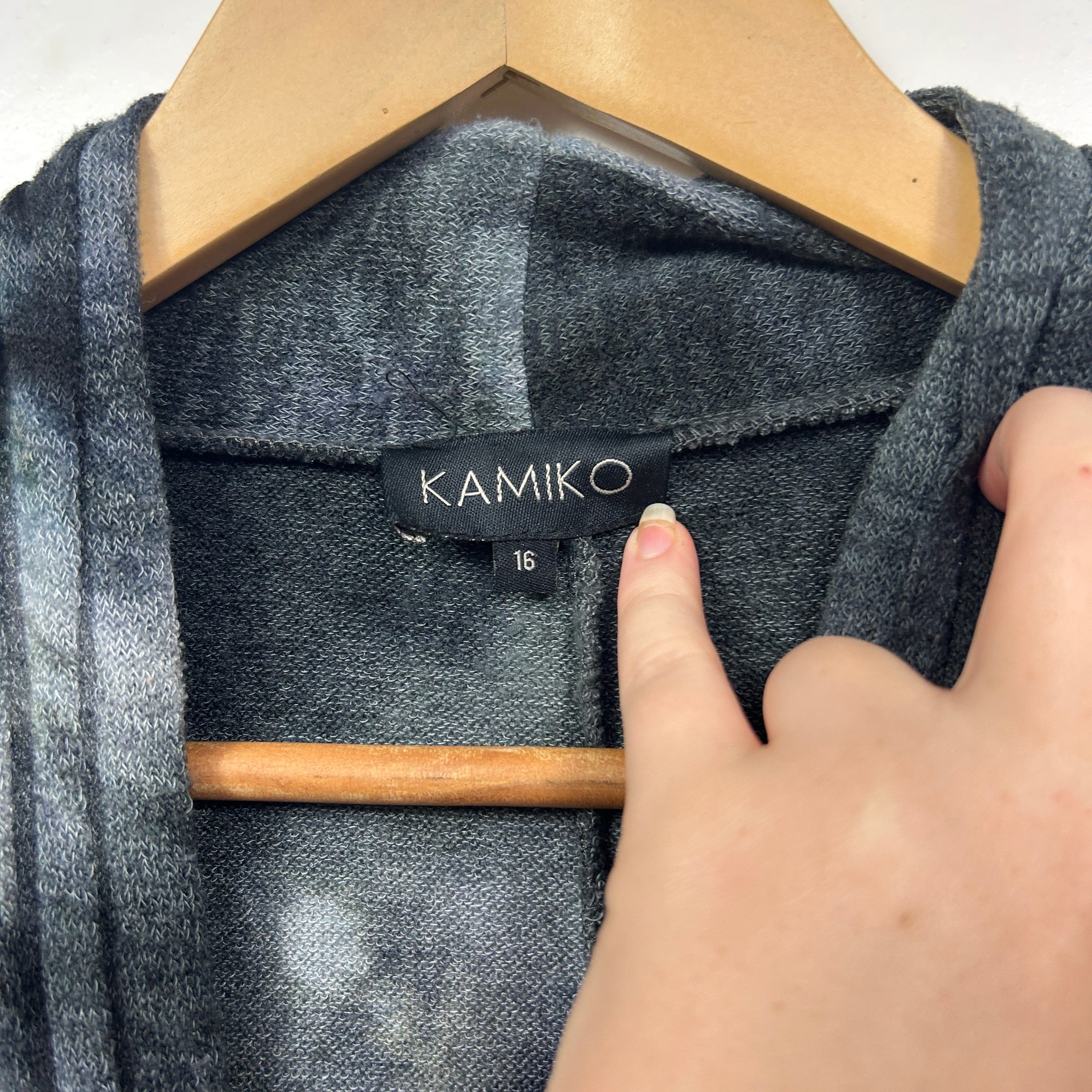 Kamiko Grey Abstract Print Top - Size 16 - Image 2