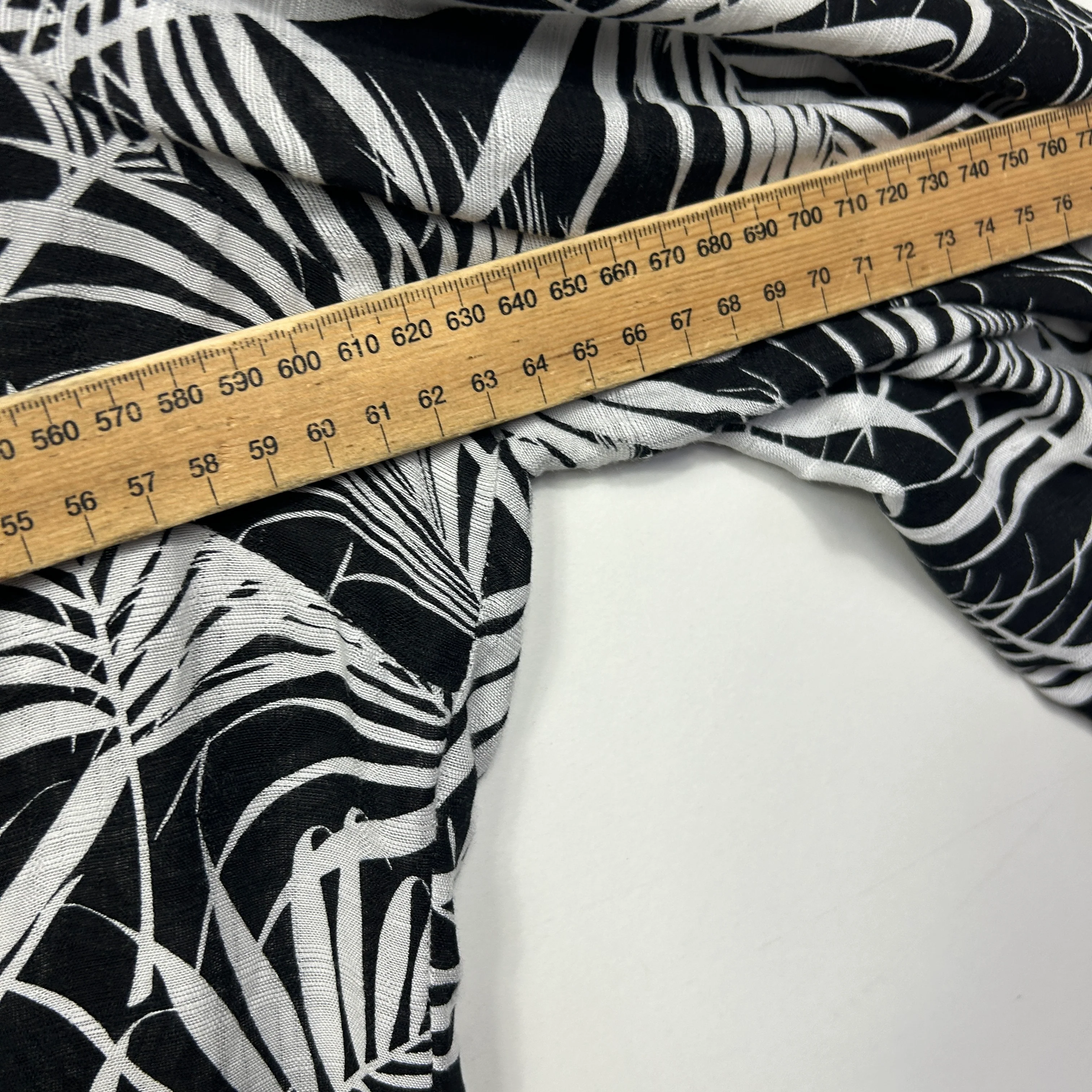 Katies Black and White Palm Print Top - Size 18 - Image 5
