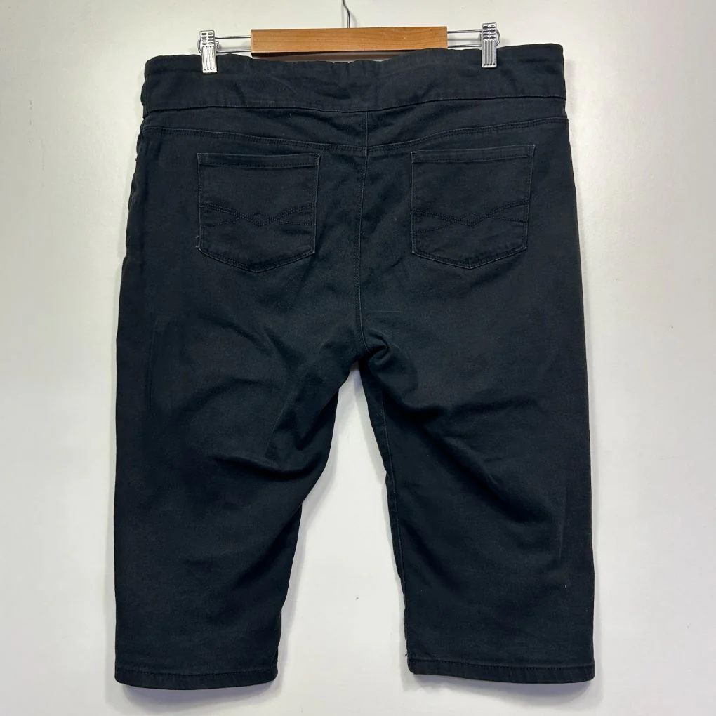 Katie's Black Cotton Cropped Capri Pants - Size 18 - Image 2