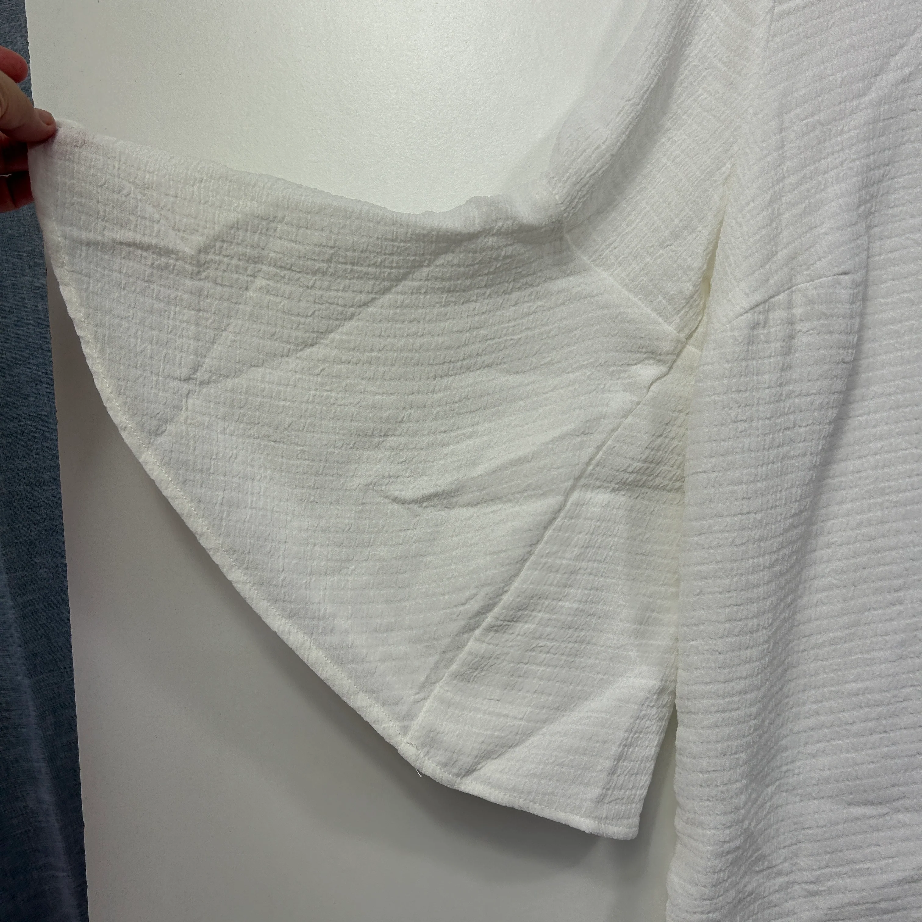Khoko White Textured Bell Sleeve Top - Size 14/16 - Image 2
