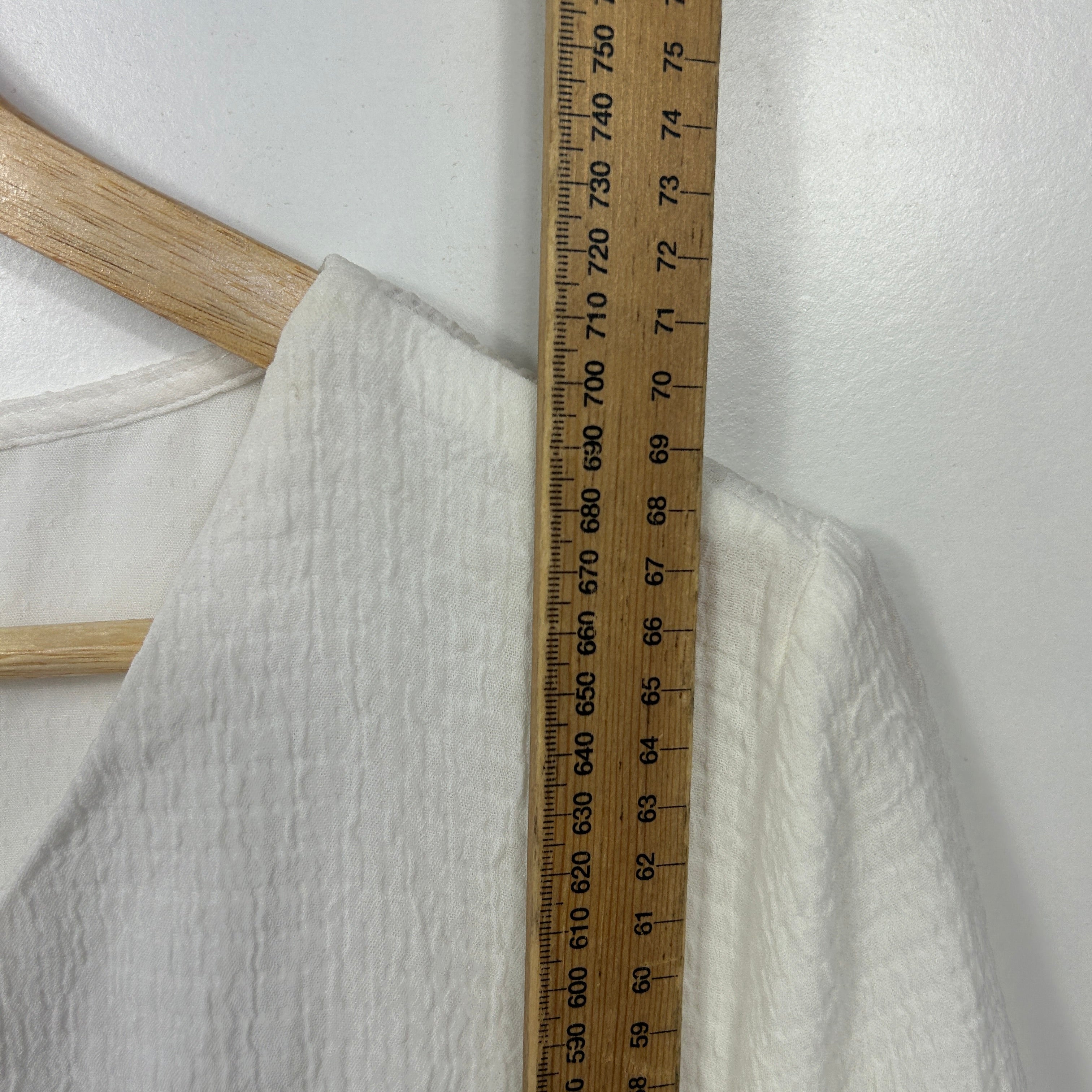 Khoko White Textured Bell Sleeve Top - Size 14/16 - Image 7