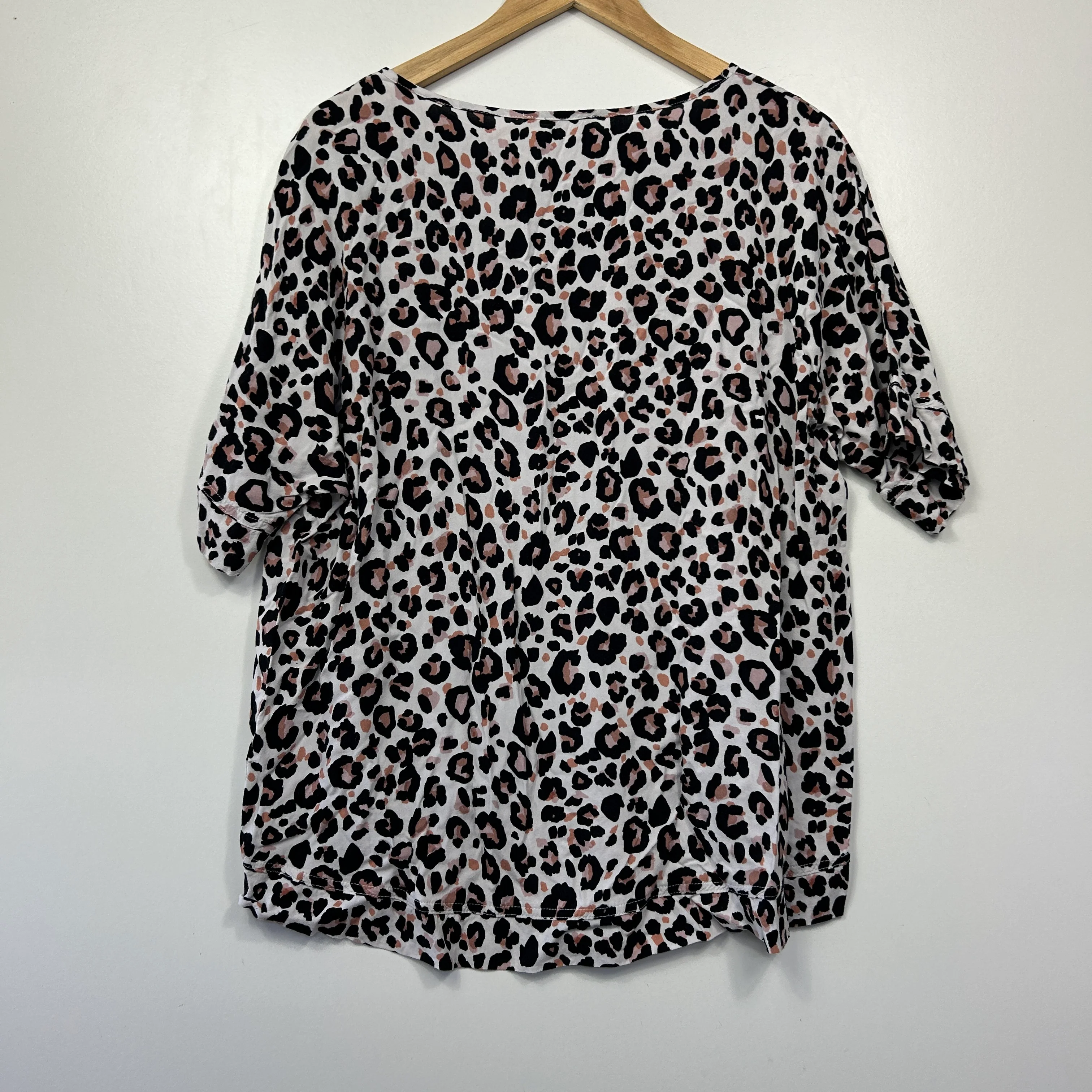 Label of Love Pink Black Leopard Print Top - Size M/L - Image 4