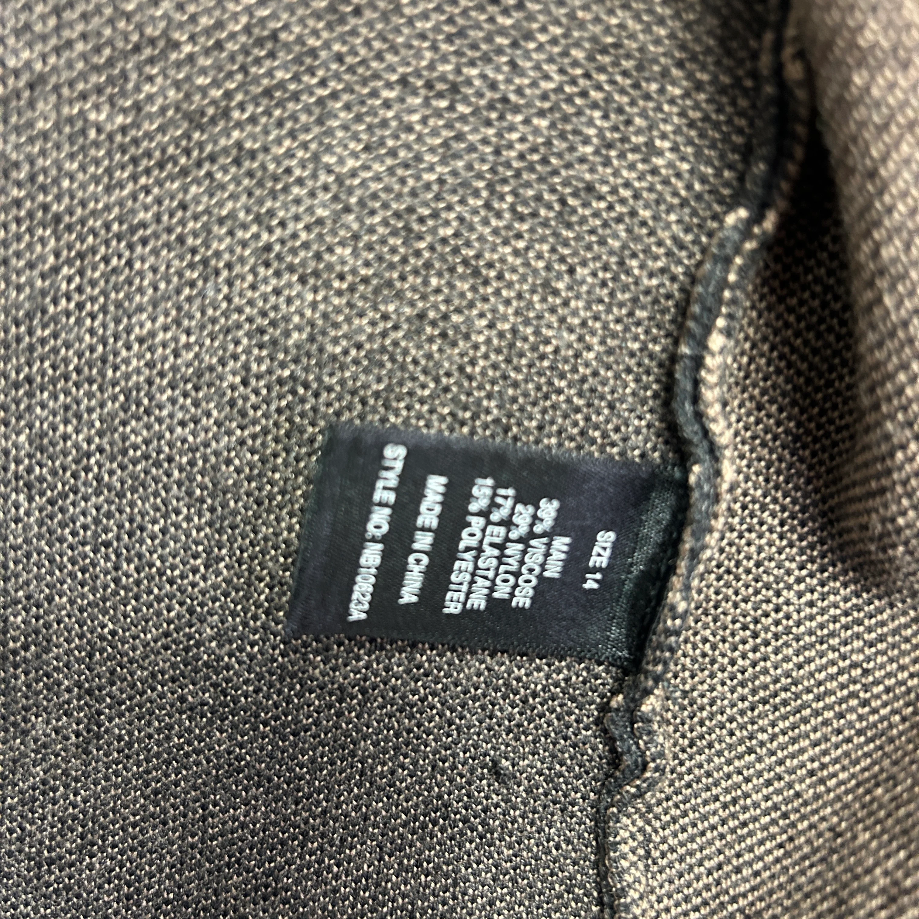 Liz Jordan Charcoal Cardigan - Size 14 - Image 2