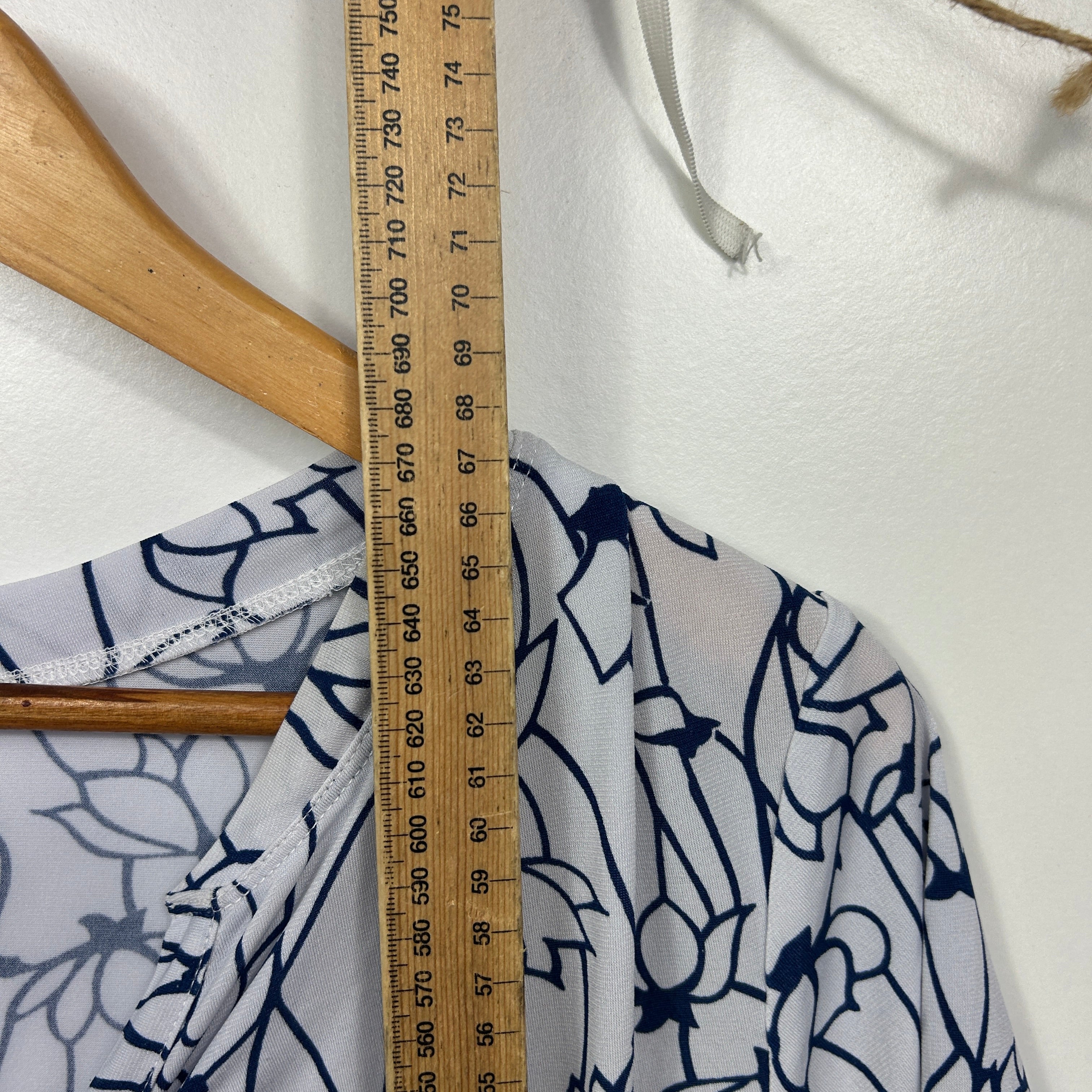 Liz Jordan White Blue Outline Floral Print Top - Size L - Image 6