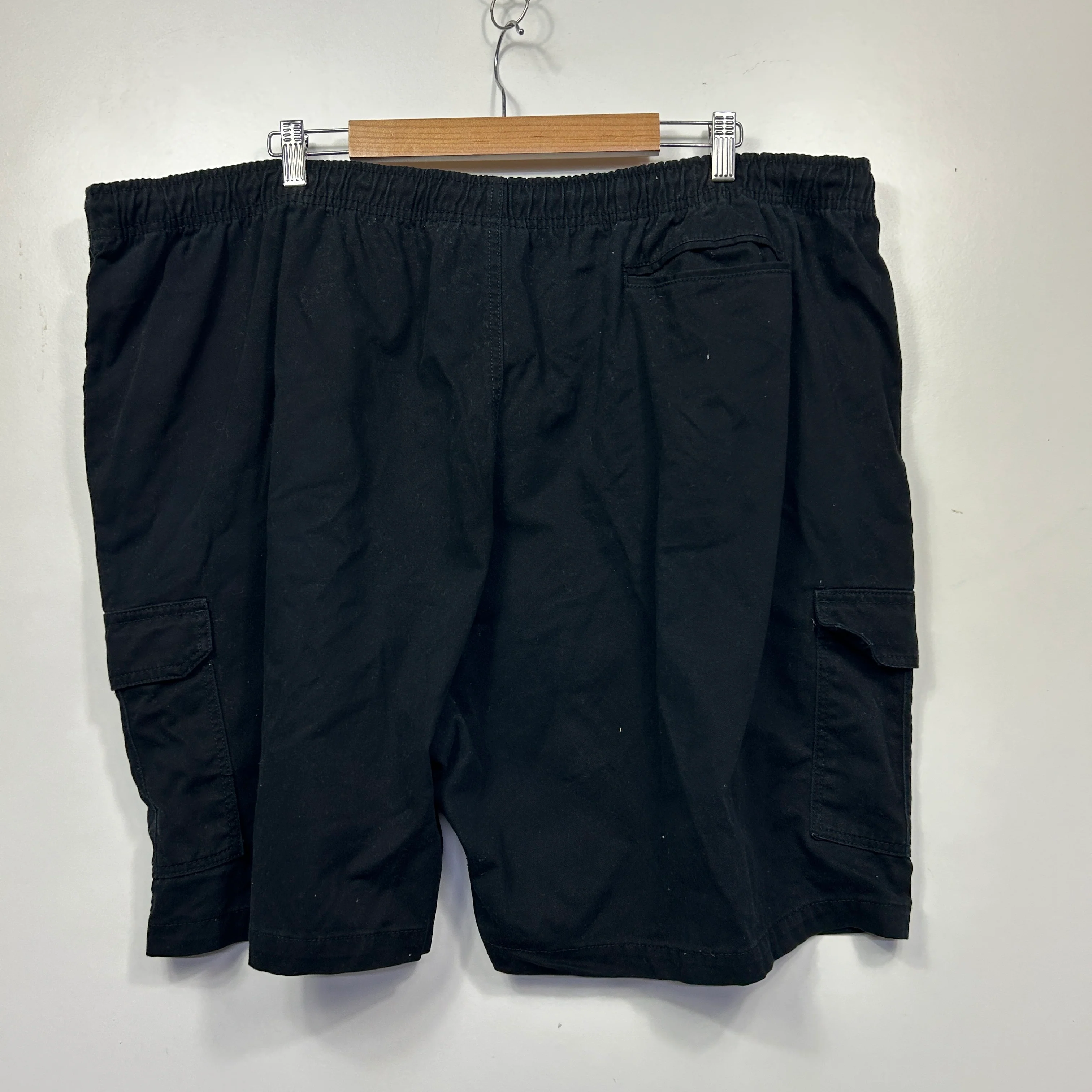 Lowes Black Cargo Mens Shorts - Size 132 - Image 2