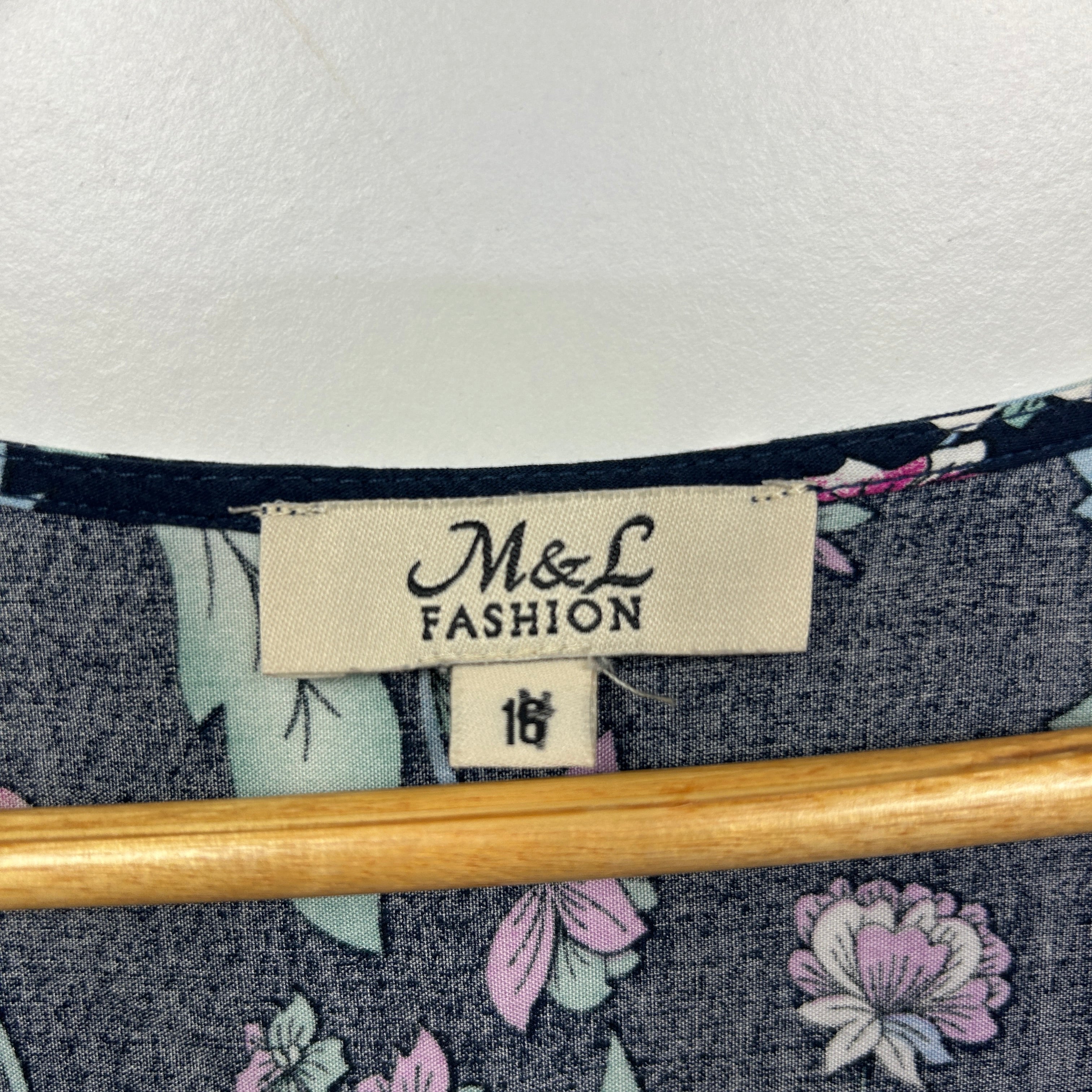 M&L Fashion Navy Multicoloured Floral Short Sleeve Dress - Size 18 - Image 2