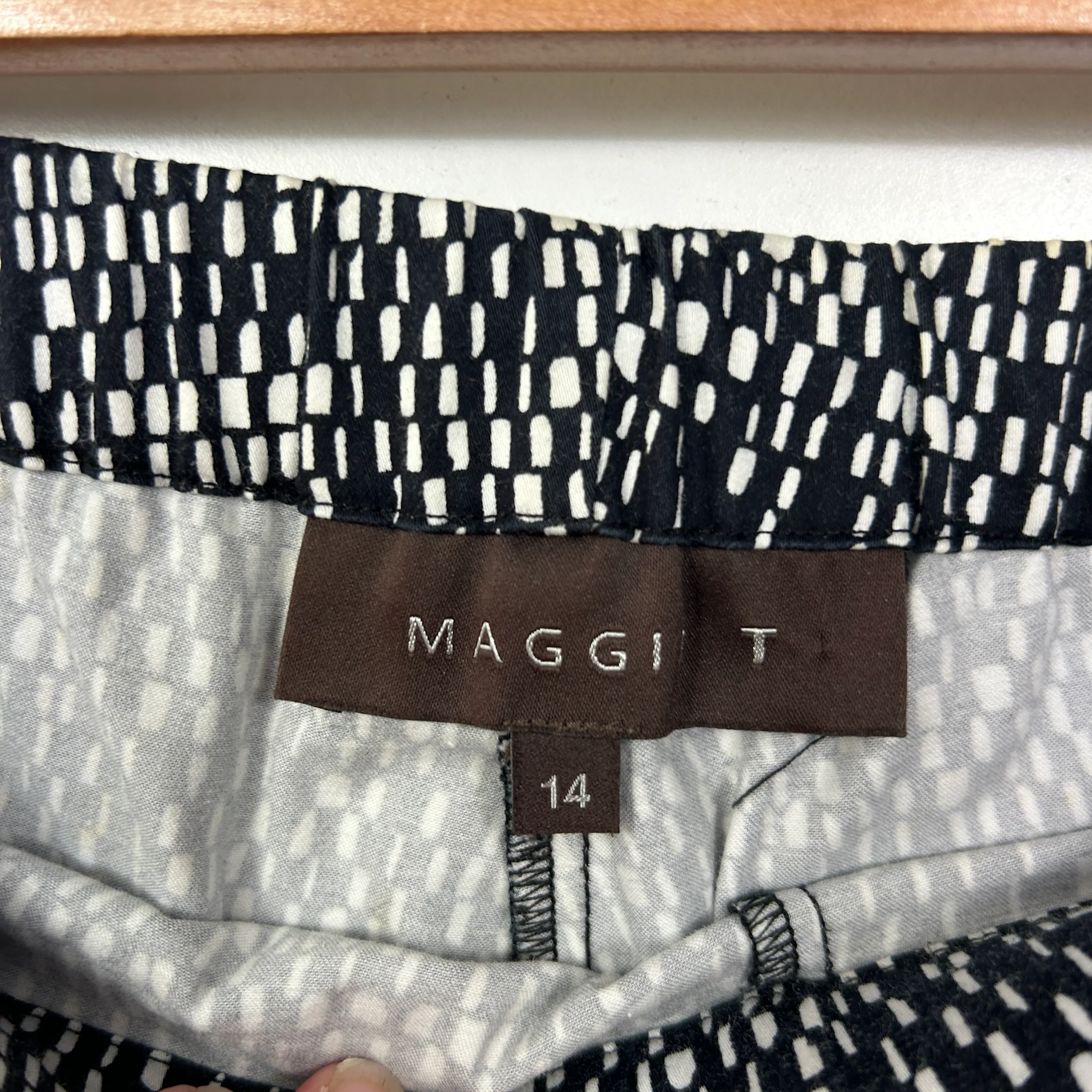 Maggie T Black and White Patterned Cropped Pants - Size 14 - Image 3