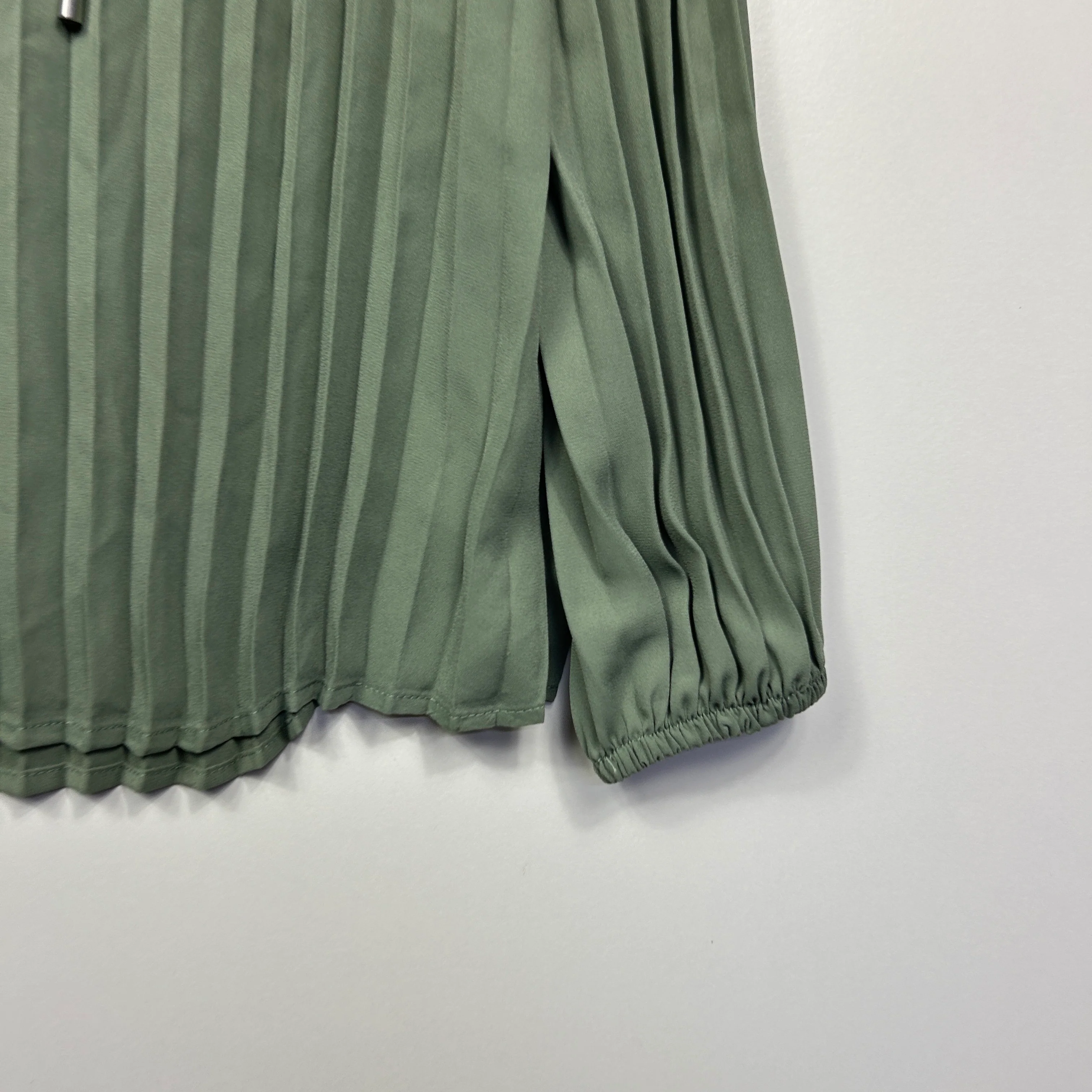 &me Khaki Green Pleated Blouse - Size 14 - Image 4