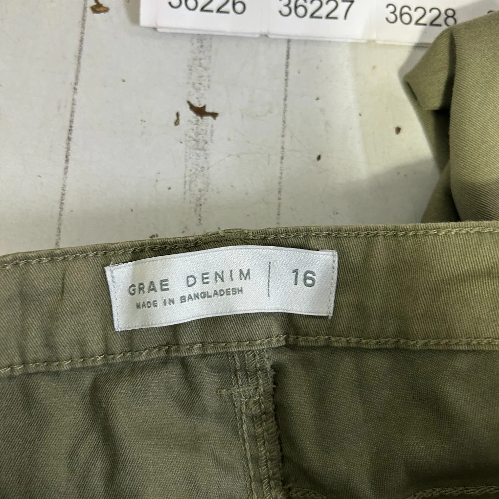 Suzanne Grae Olive Capris - Size 16 - Image 2