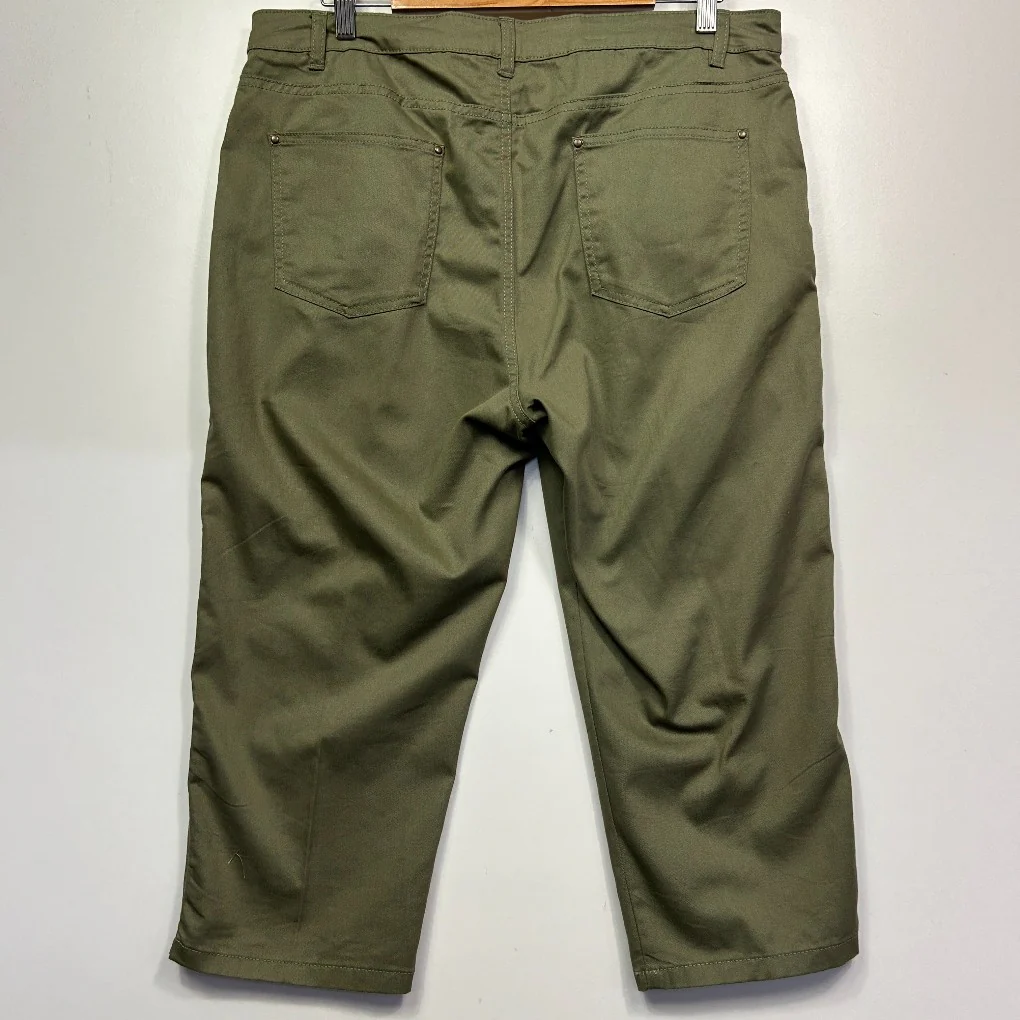 Suzanne Grae Olive Capris - Size 16 - Image 4