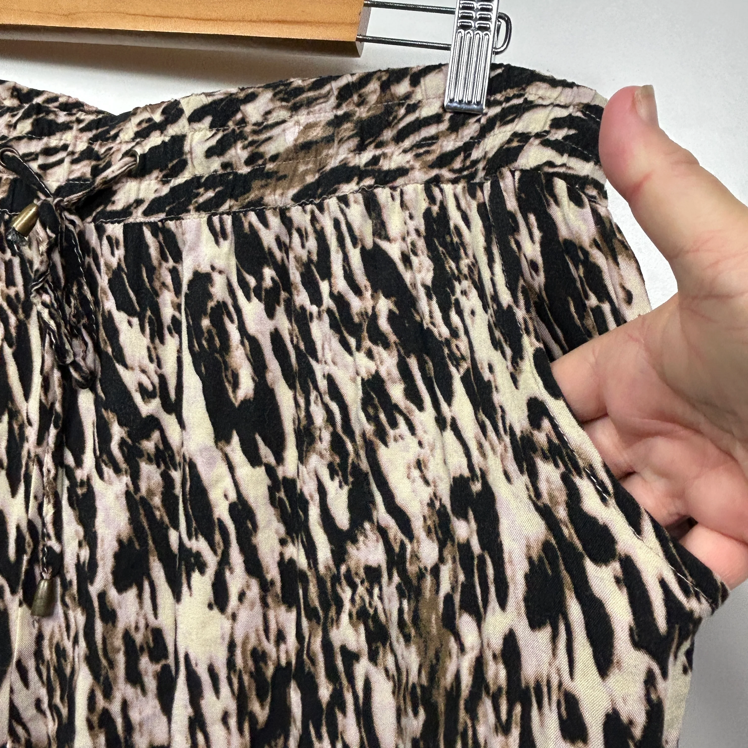 Millers Beige Animal Print Pants - Size 18 (fault) - Image 3