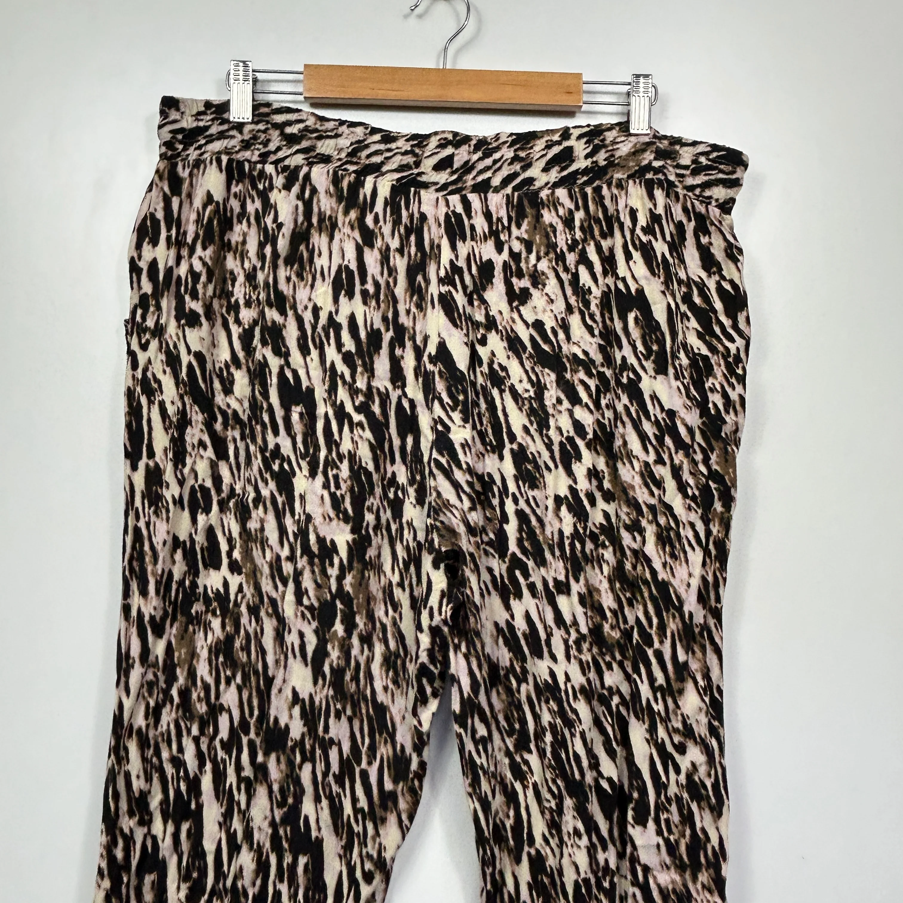Millers Beige Animal Print Pants - Size 18 (fault) - Image 4