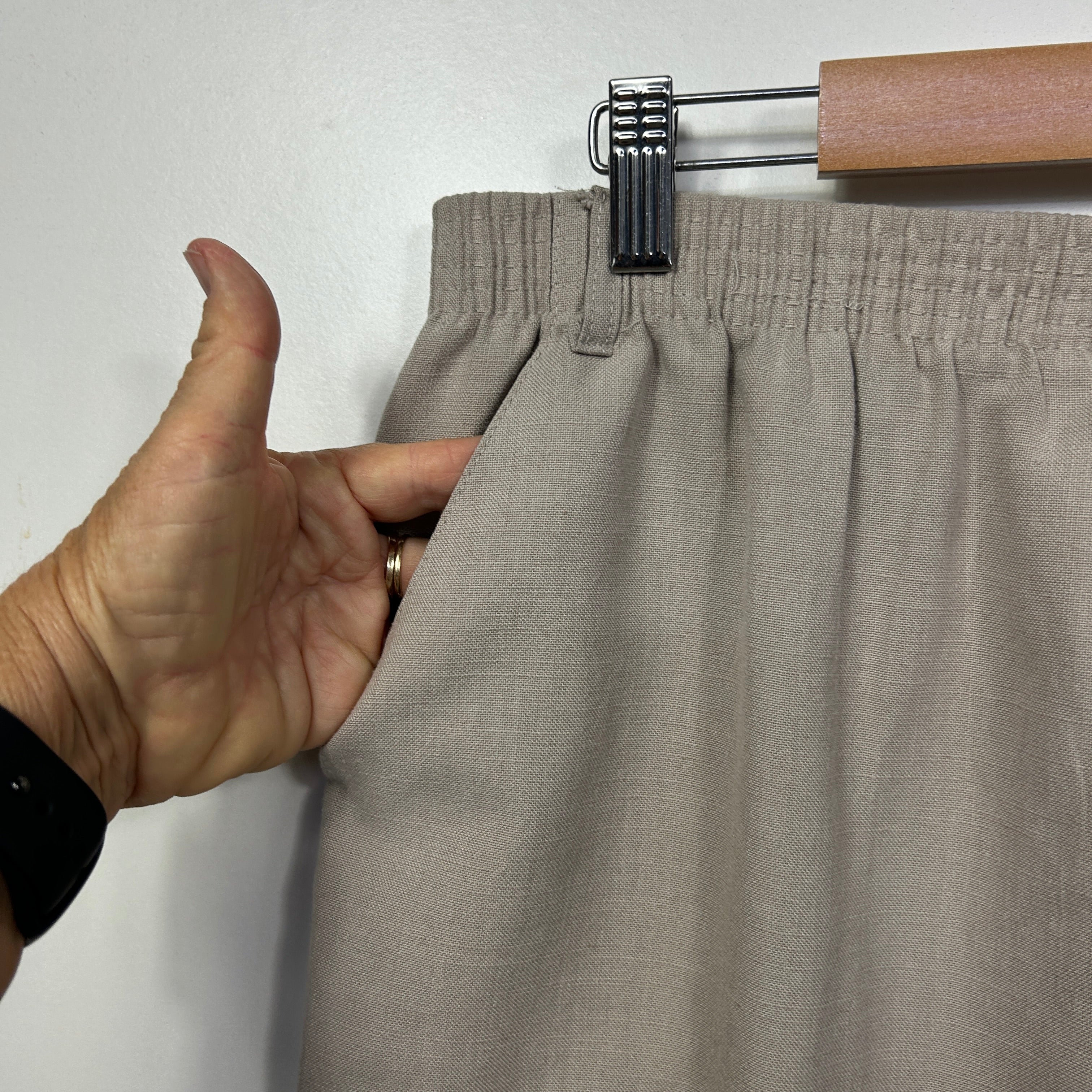 Millers Beige Linen Shorts - Size 16 - Image 4