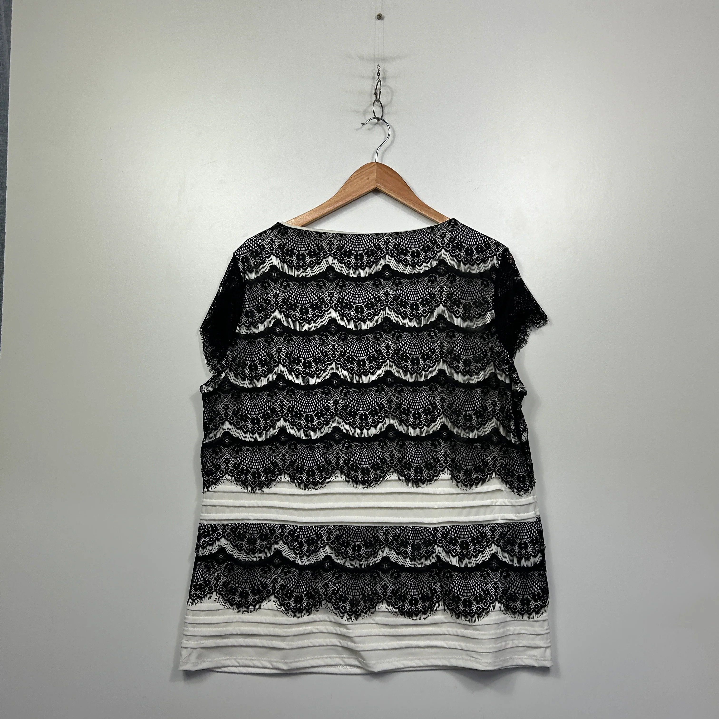 Millers Black Lace Overlay Top - Size 20 - Image 5