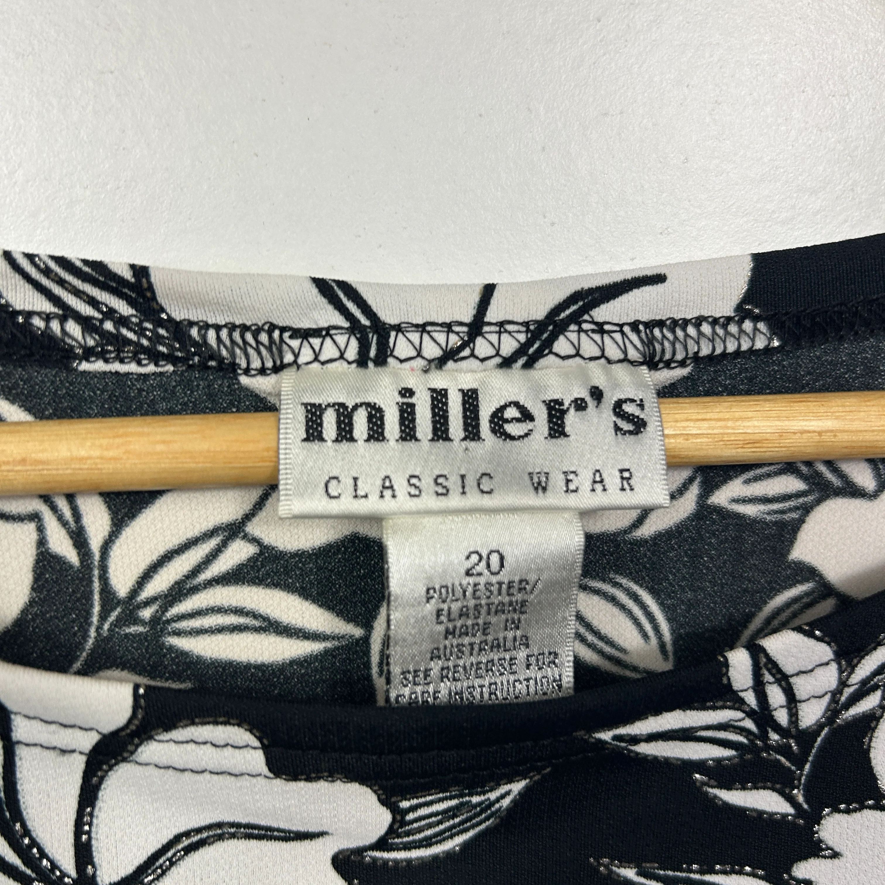 Millers Black & White Floral Top - Size 20 - Image 3