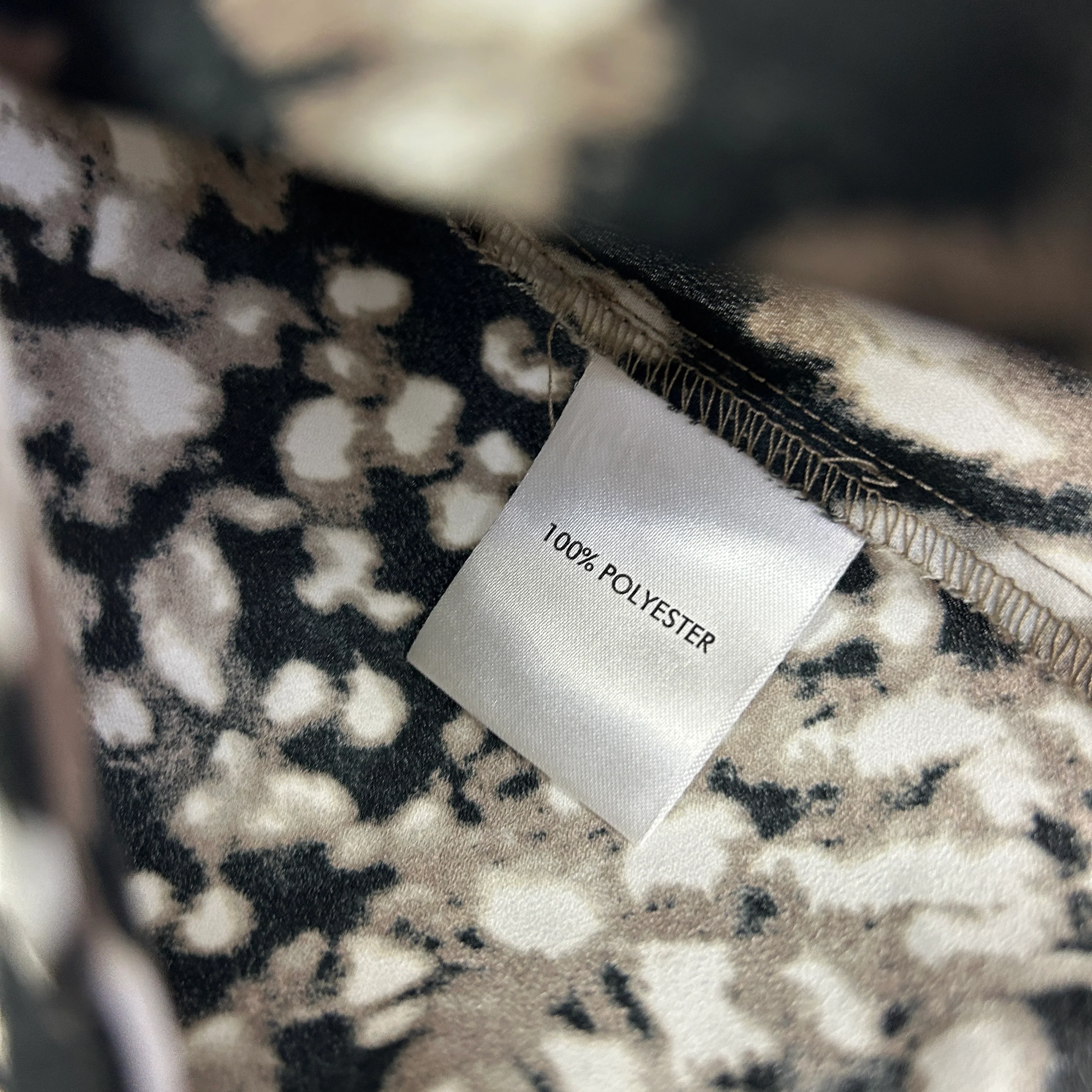 Millers Black White Grey Abstract Print Blouse - Size 20 (fault - Pull) - Image 3
