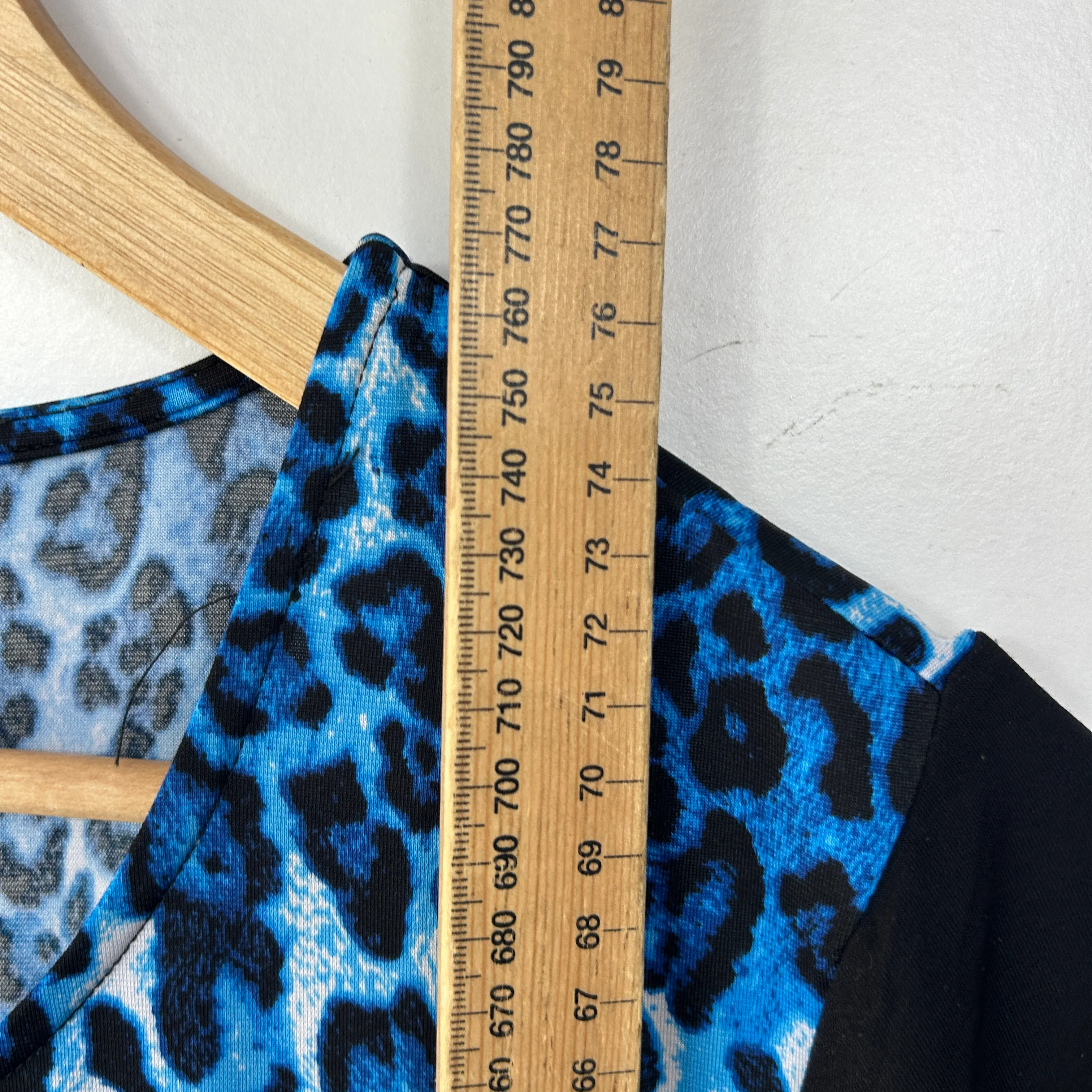 Millers Blue Black Leopard Print Top - Size 16 - Image 6