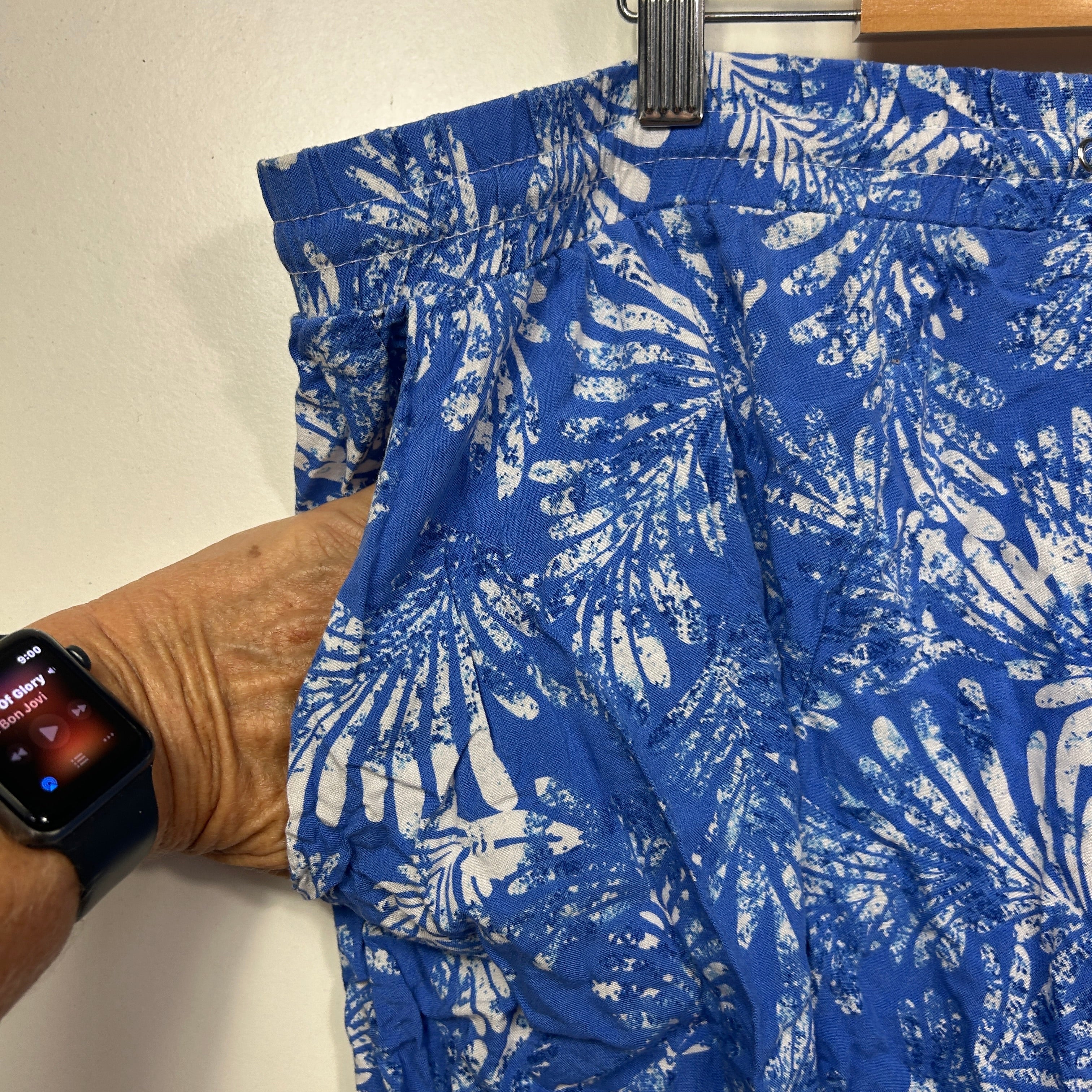 Millers Blue Floral Print Viscose Shorts - Size 22 - Image 3
