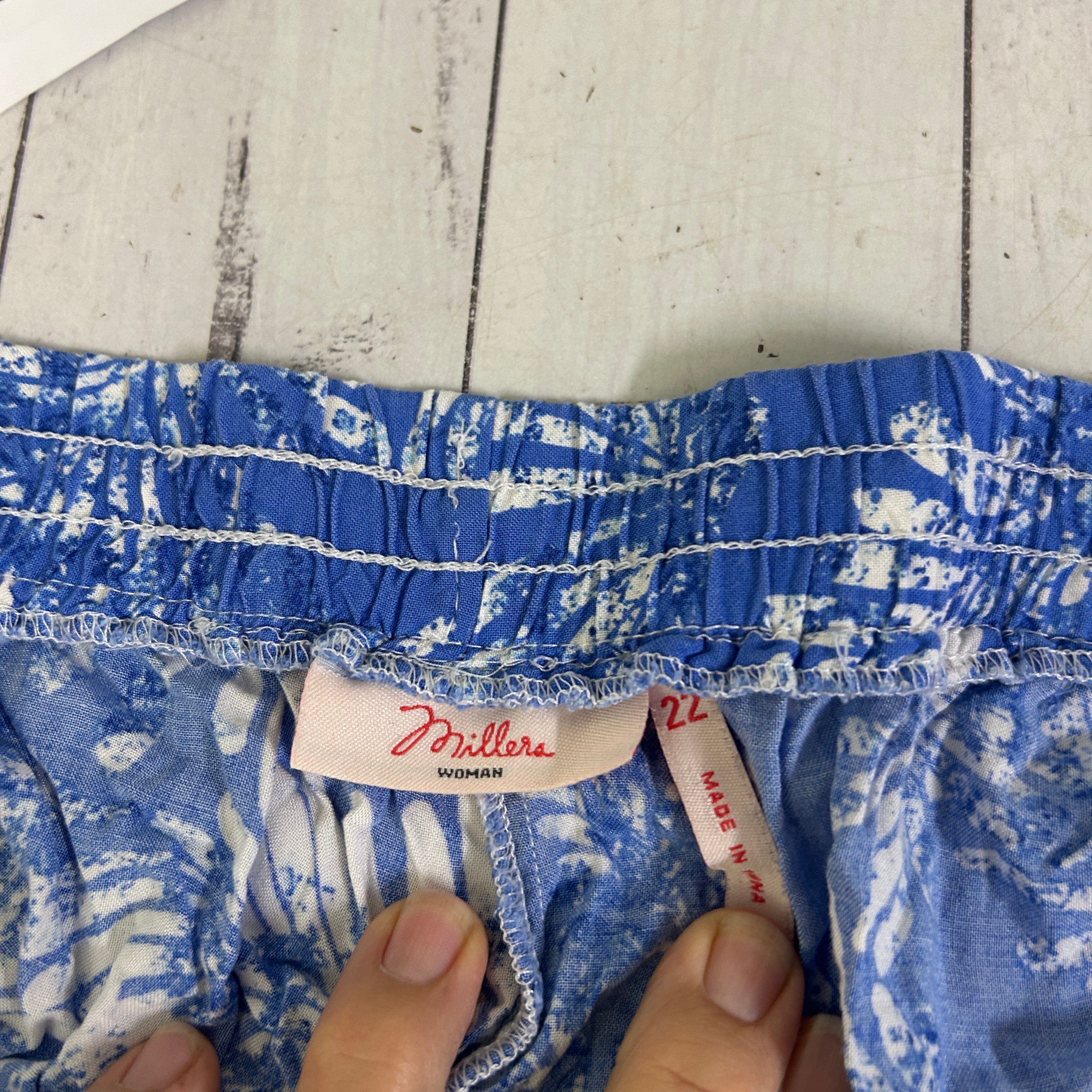 Millers Blue Floral Print Viscose Shorts - Size 22 - Image 6