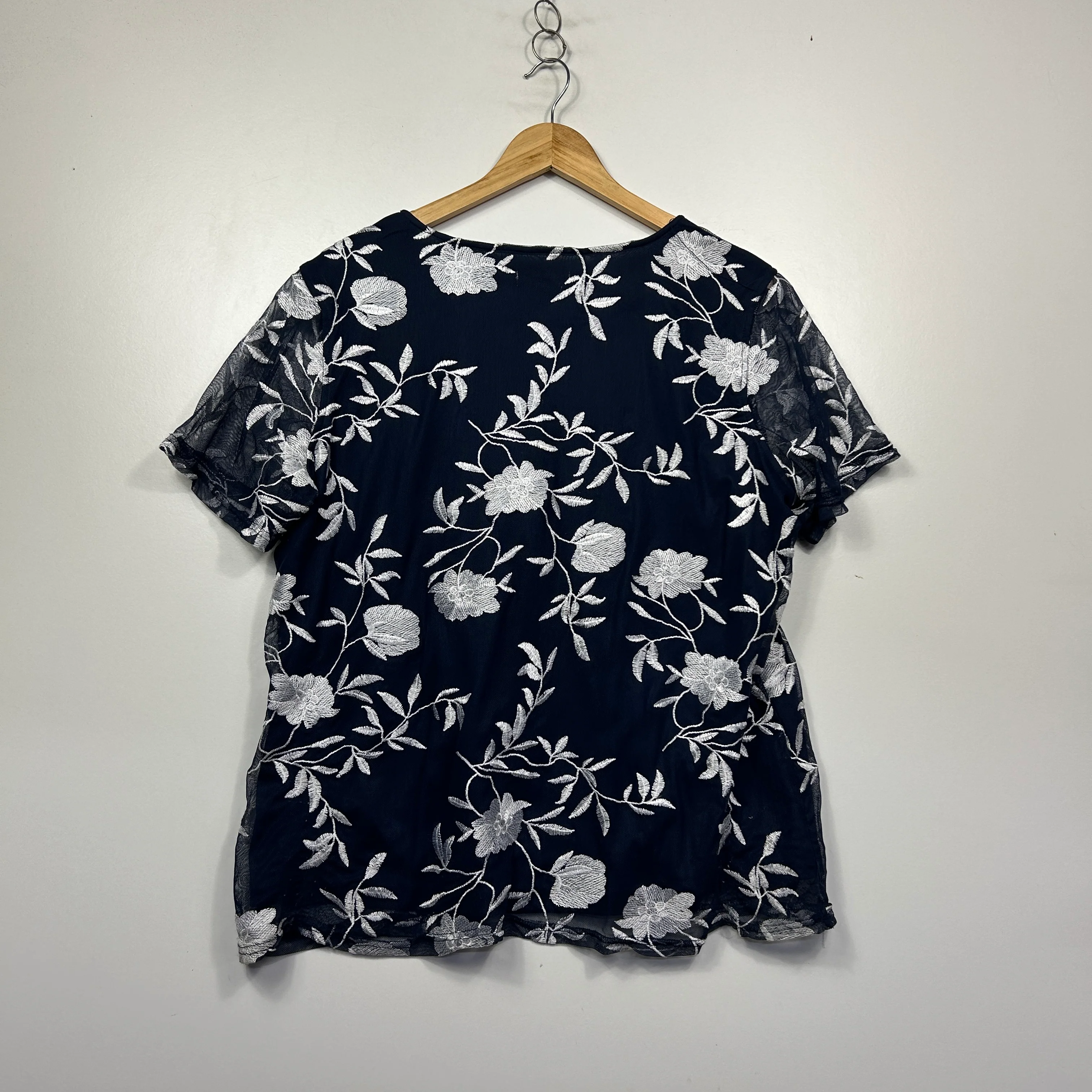 Millers Navy Embroidered Floral Top - Size 18 - Image 4