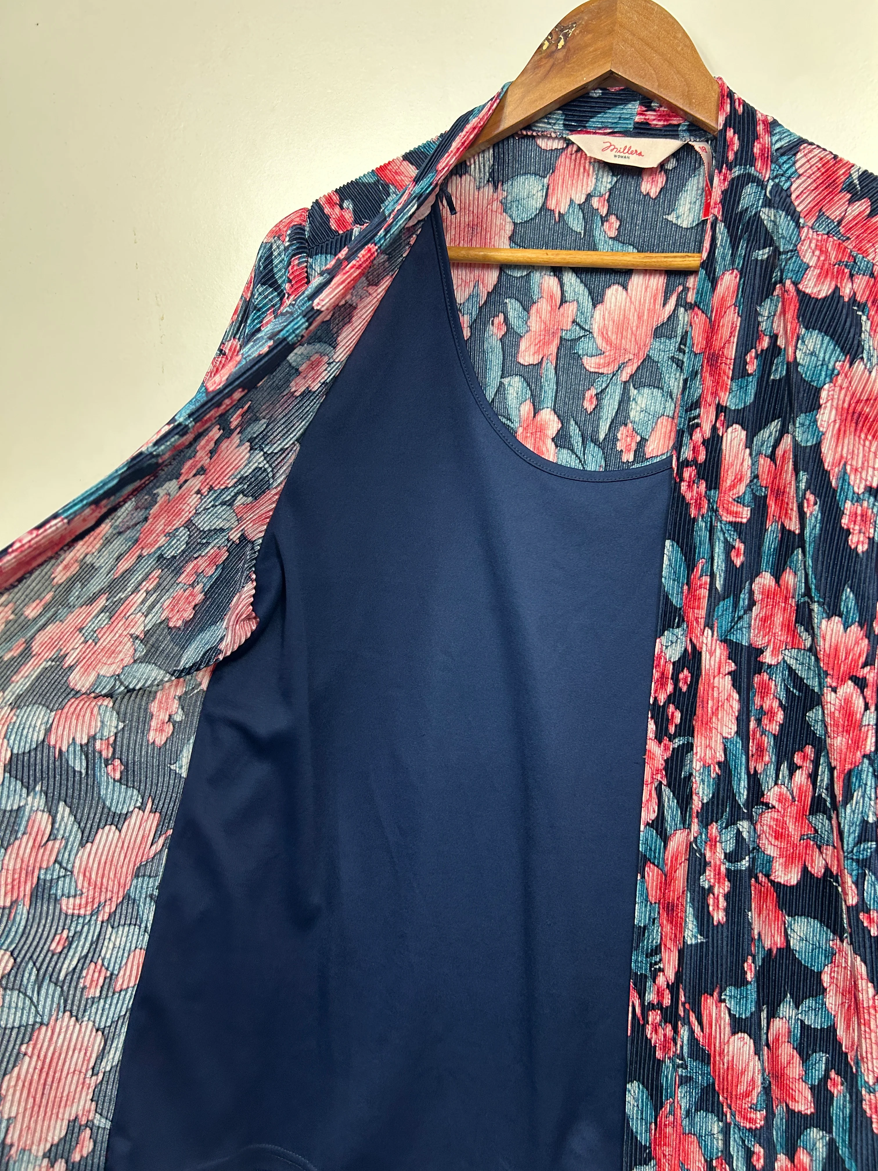 Millers Navy Floral Print Top - Size 18 - Image 3