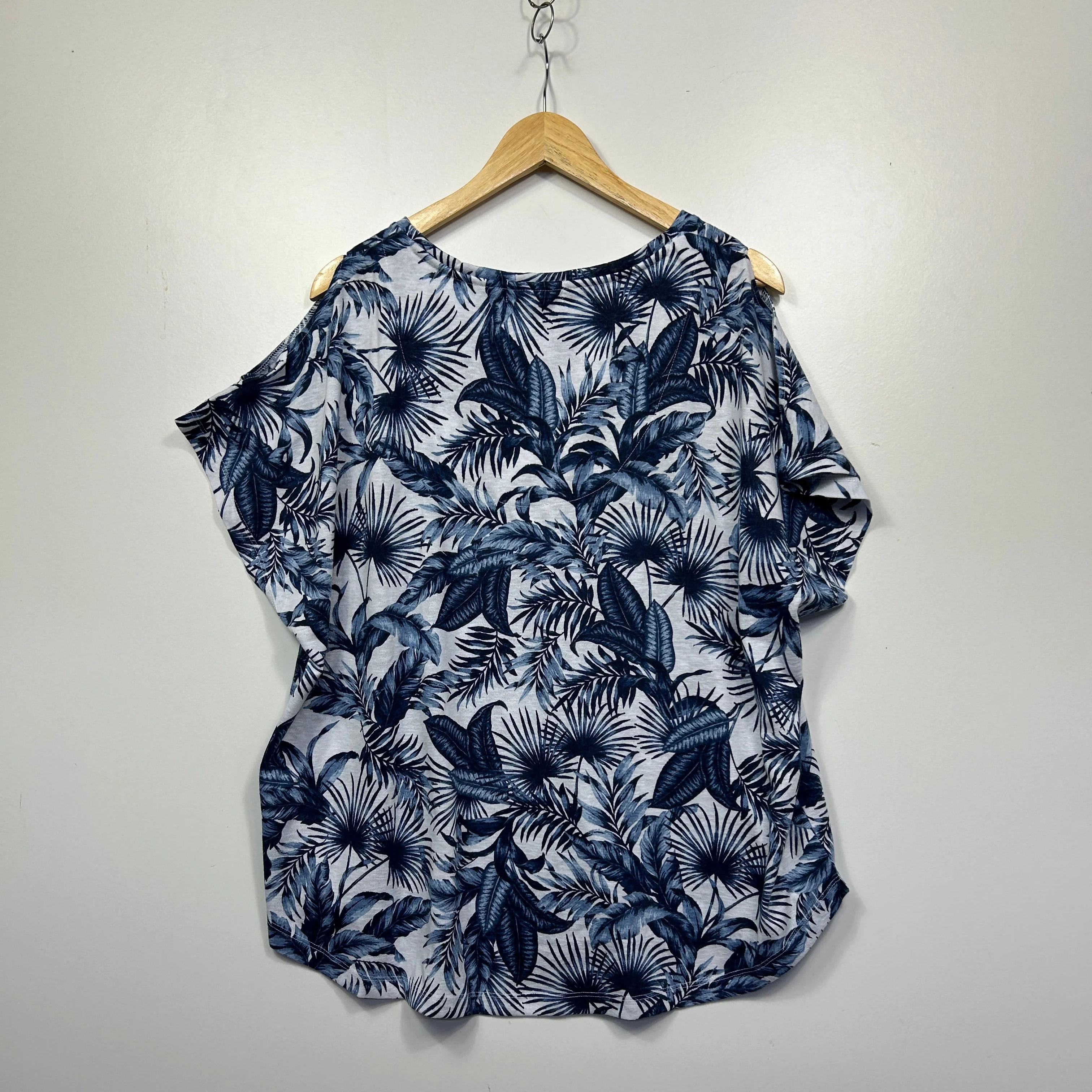 Millers Woman Blue and White Tropical Palm Print Cold Shoulder Top - Size 22 - Image 2