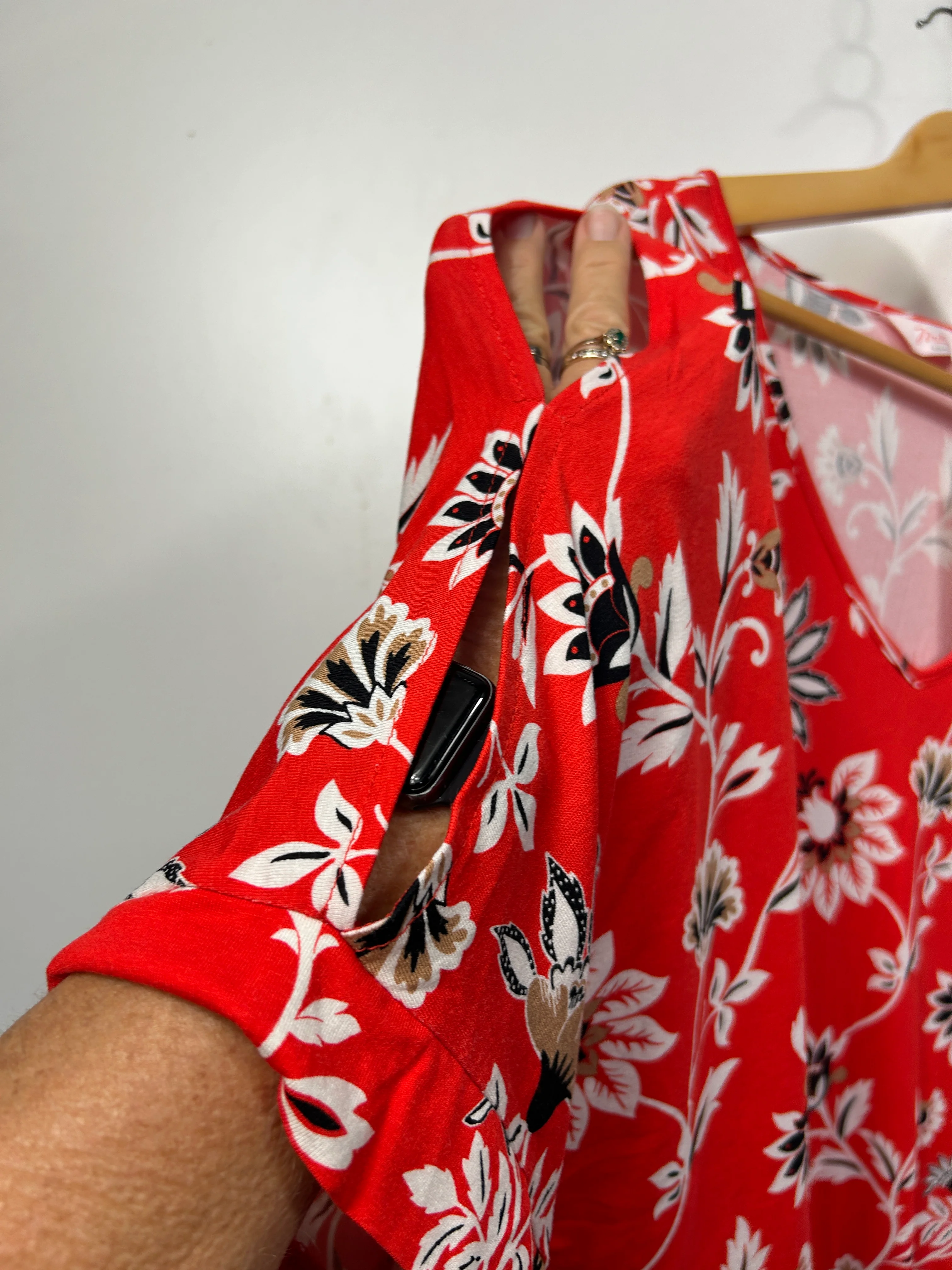 Millers Woman Red and Pink Floral Cold Shoulder Top - Size 16 - Image 7
