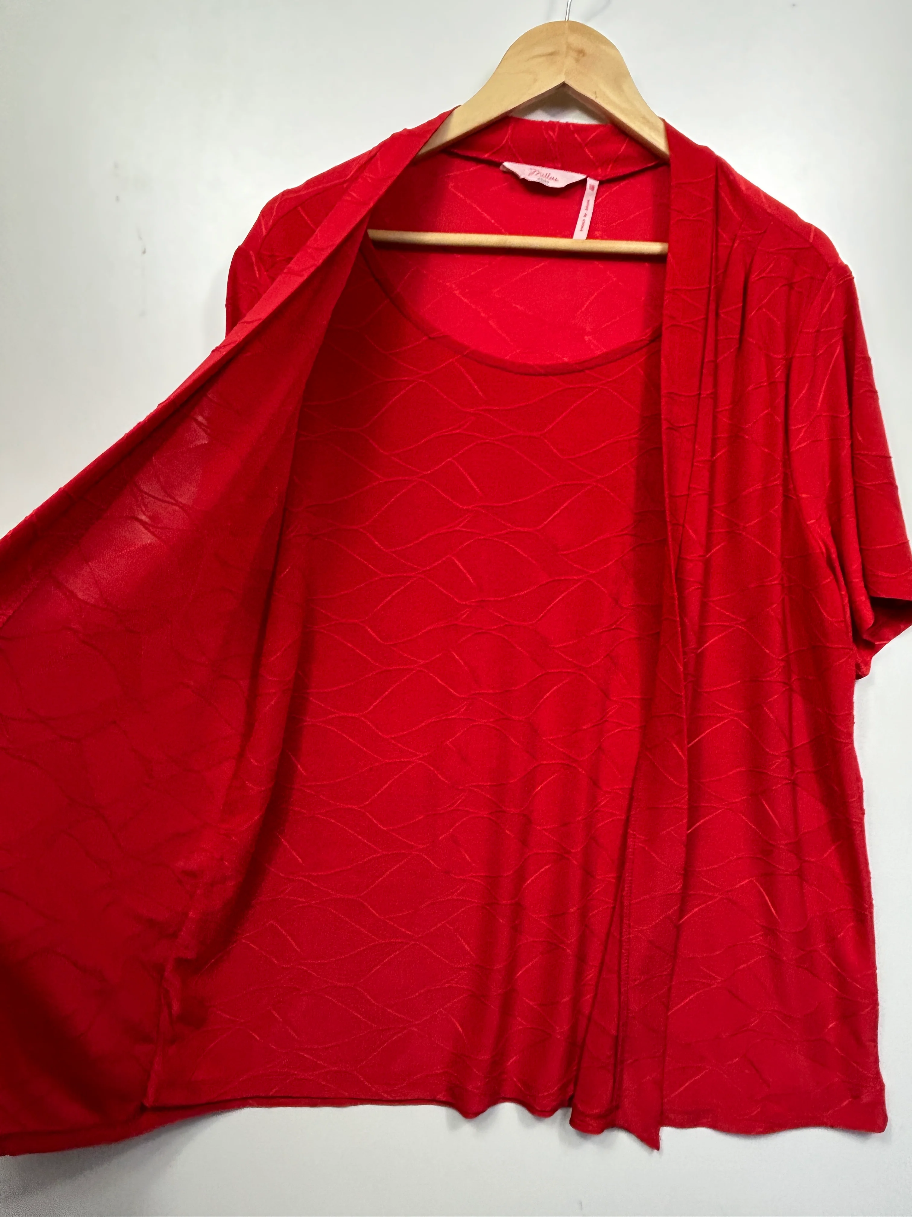 Millers Woman Red Textured Short Sleeve Top - Size 18 - Image 3