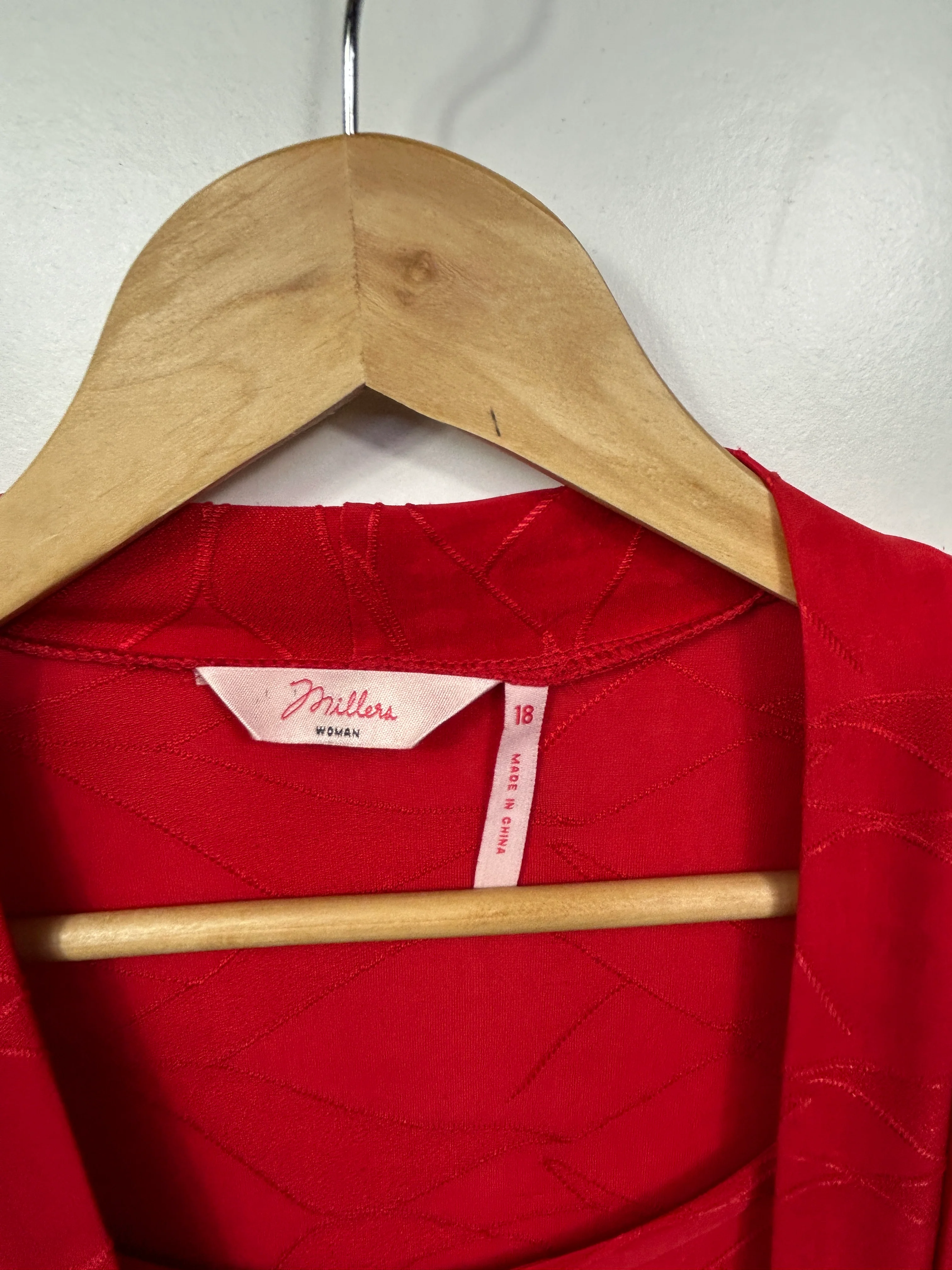 Millers Woman Red Textured Short Sleeve Top - Size 18 - Image 4