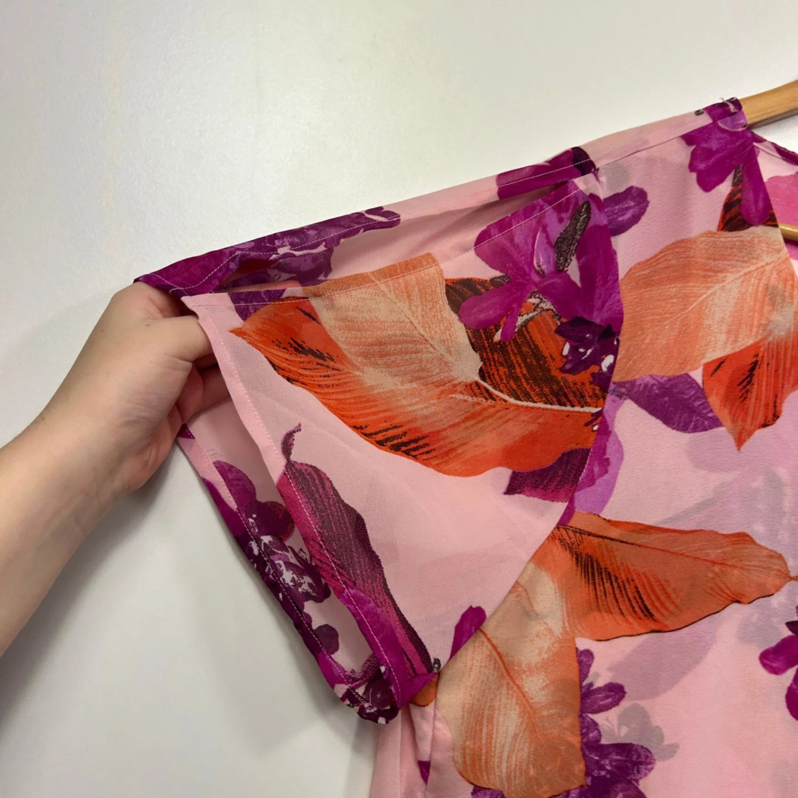 Millers Womens Pink Floral Short Sleeve V-neck Top Blouse Size 18 - Image 5