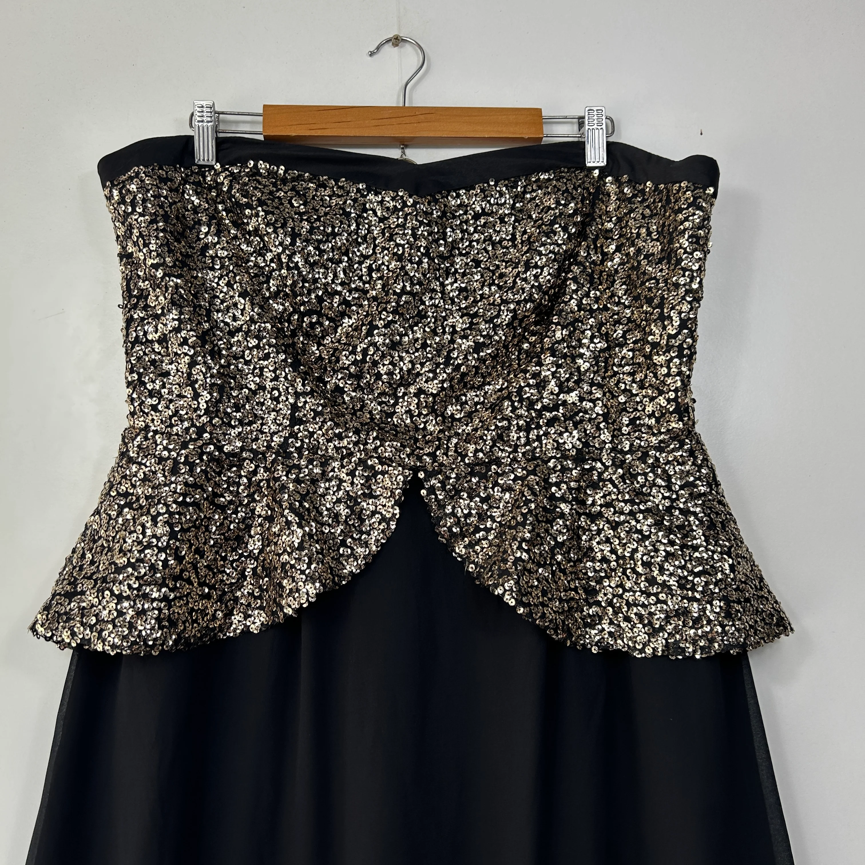 City Chic Strapless Peplum Black & Gold Sequins Evening Formal Dress - Size 18/M - Image 3