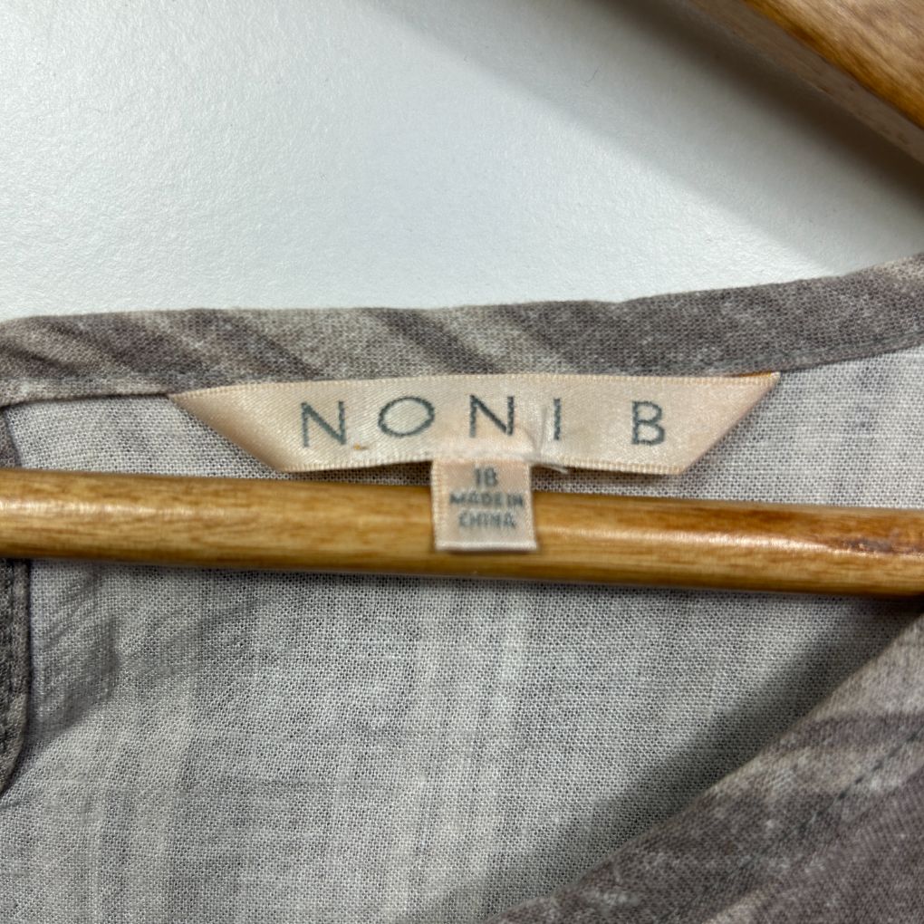 Noni B Grey Stripe Linen Top - Size 18 - Image 3