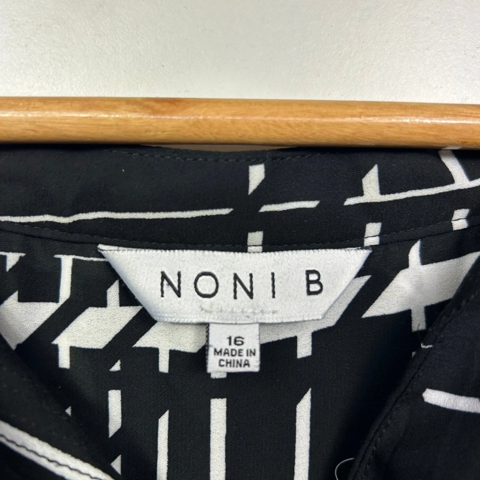 Noni B Womens Black White Long Sleeve Collared Button-Up Top Size 16 - Image 4