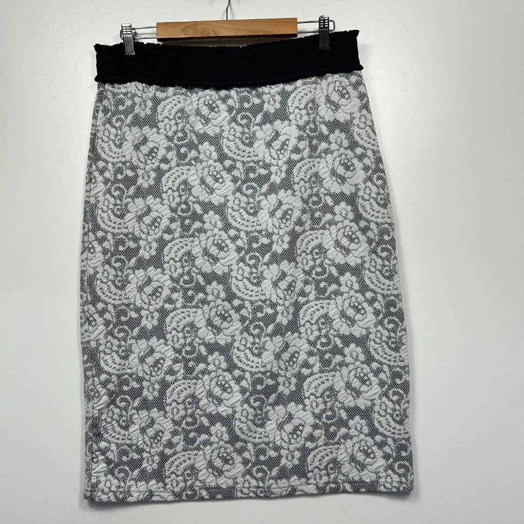 Now Black Skirt - Size 16 - Image 4