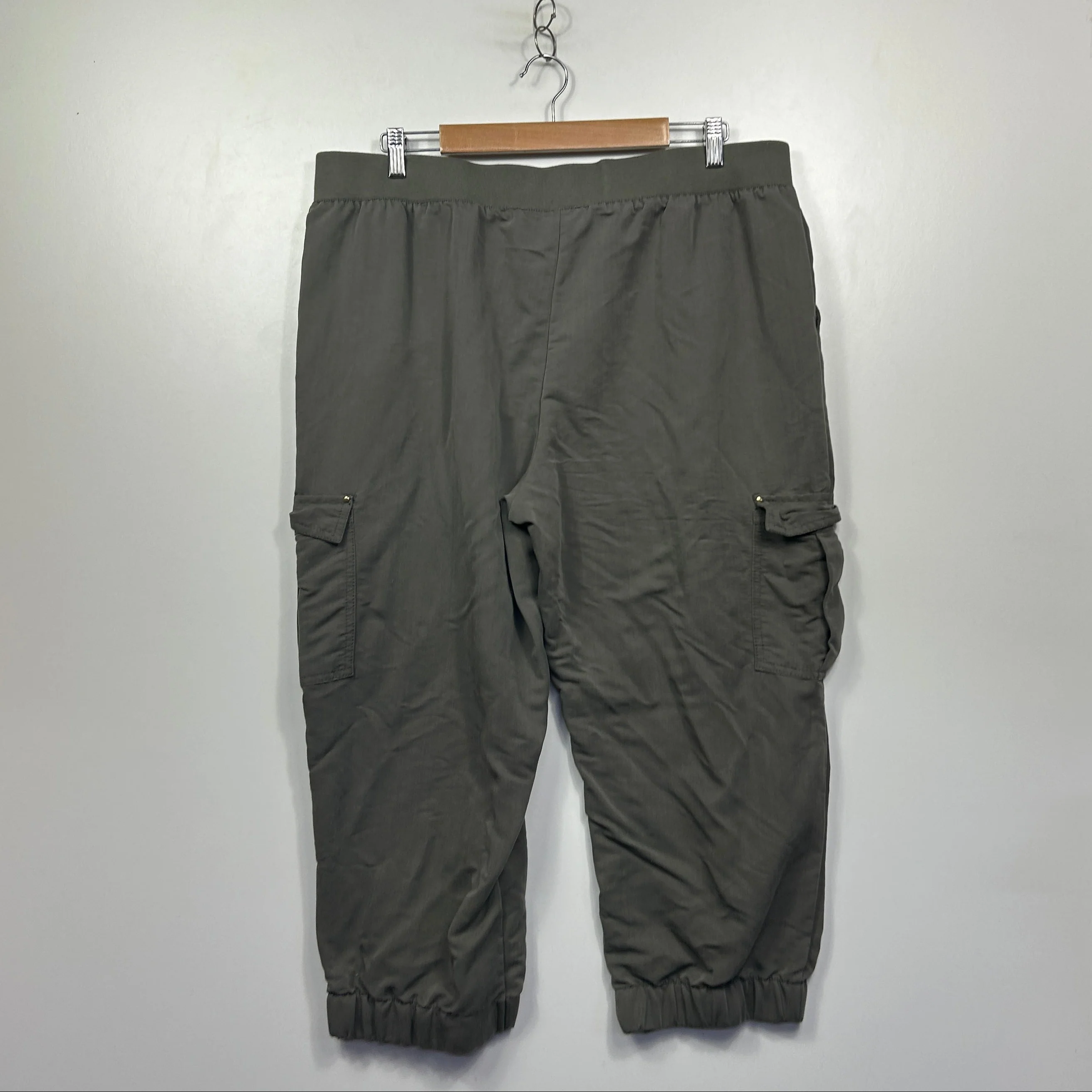 Now Olive Green Cargo Pants - Size 18 - Image 4