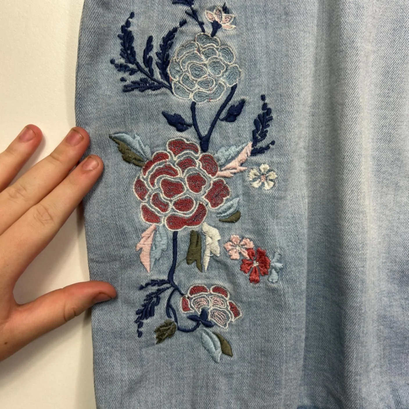 Now Womens Cotton Blend Pockets Denim Mini Skirt Size 16 Floral Embroidered - Image 3