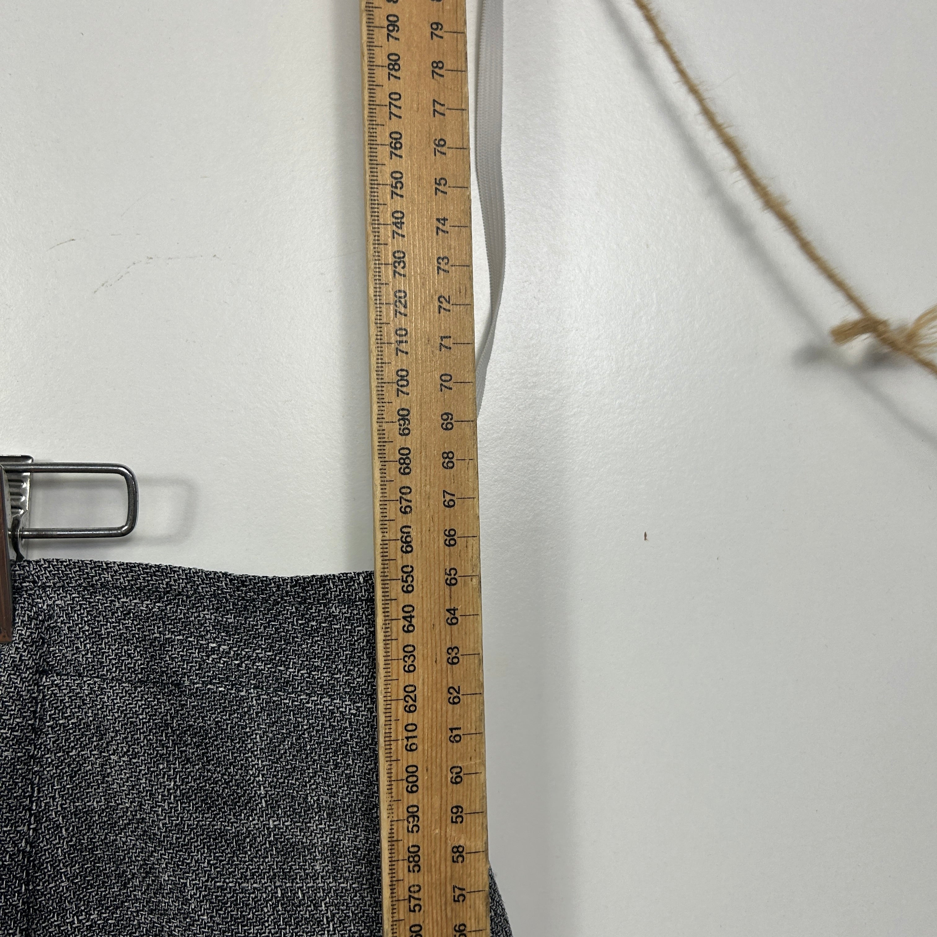 Perri Cutten Grey Skirt - Size 18 - Image 4