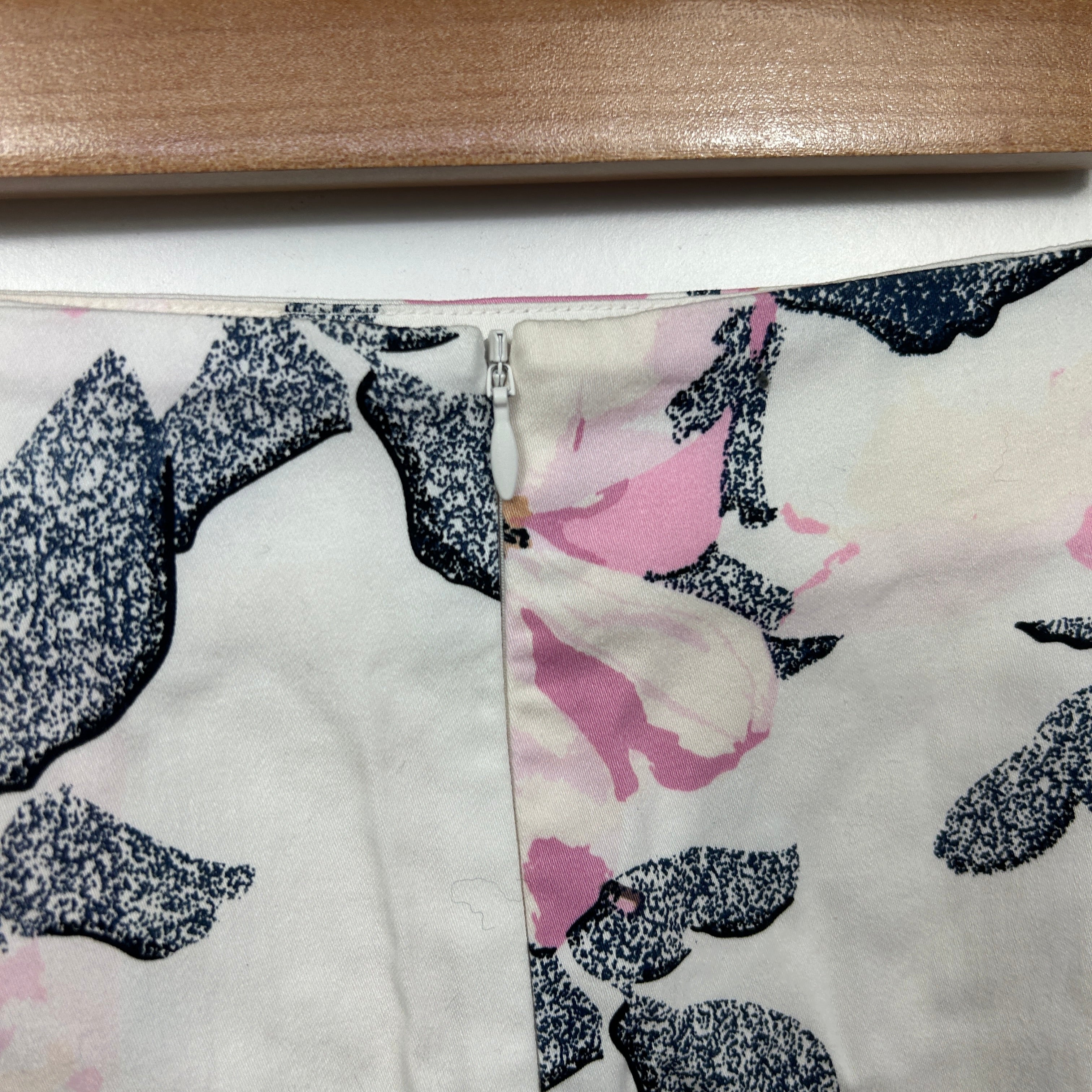 Philosophy Australia Floral Print Pencil Skirt - Size 14 - Image 3