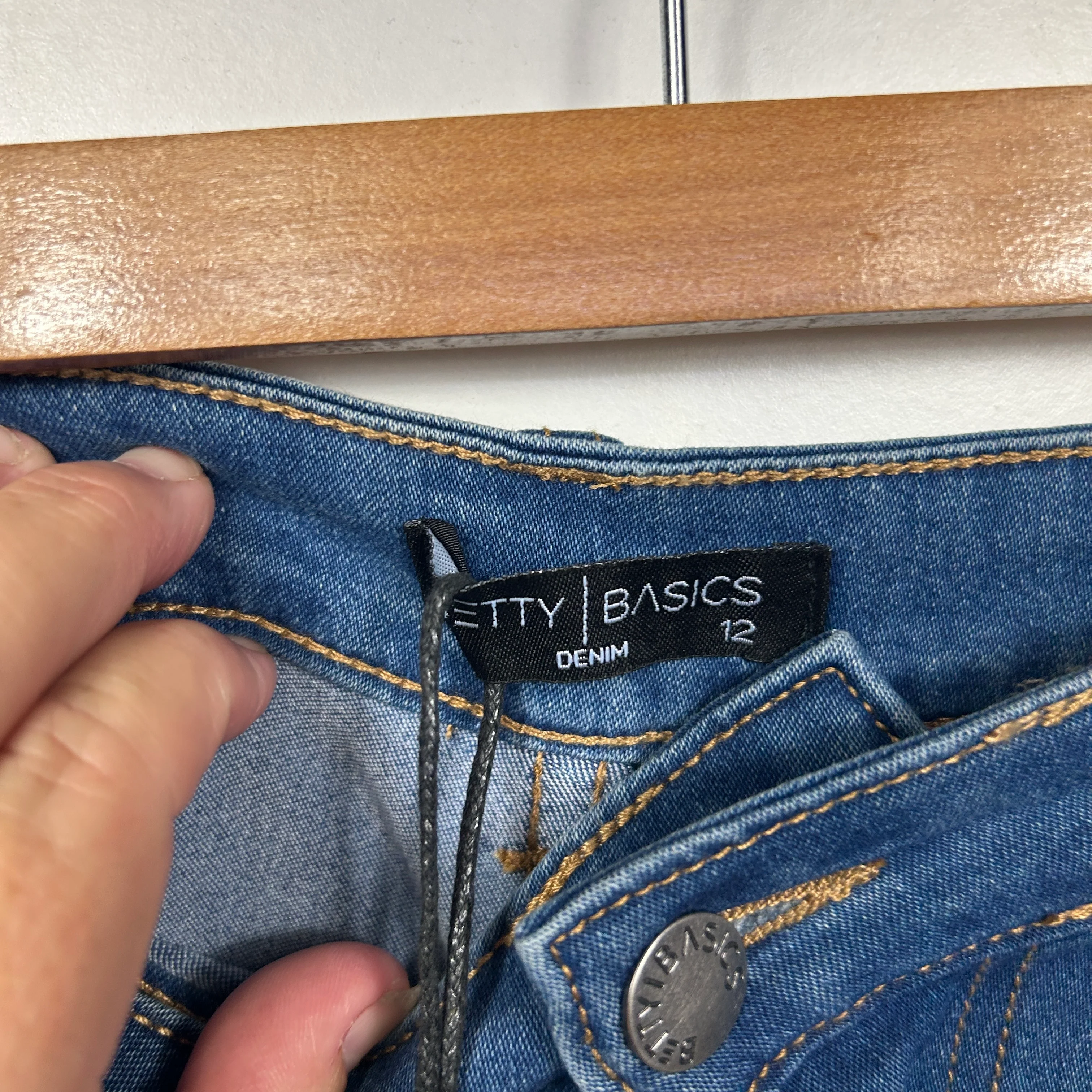 Betty Basics Tabitha Crop Wide Leg Jeans - Size 12 - Image 4