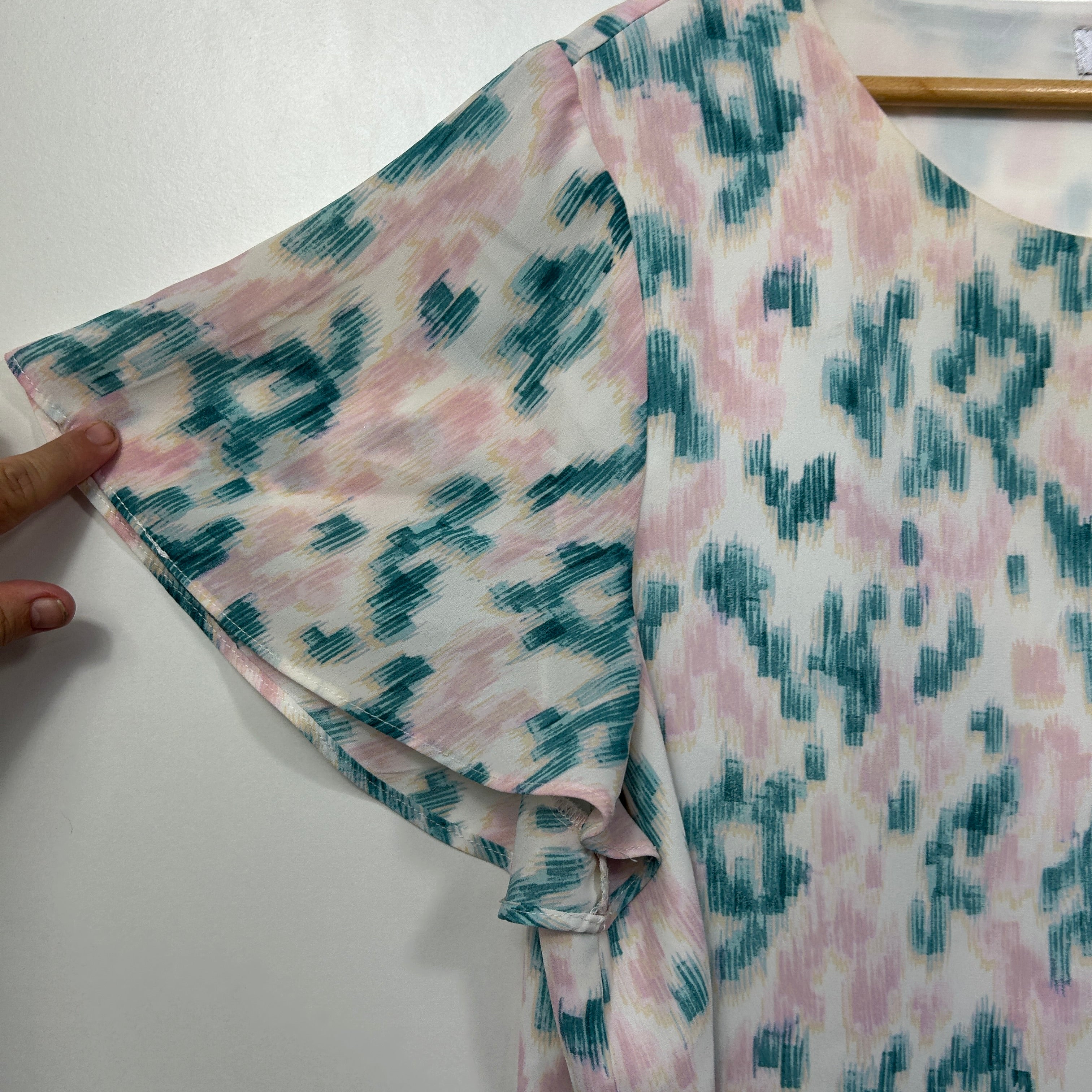 Preview Pink Teal Abstract Print Top - Size 18 - Image 2